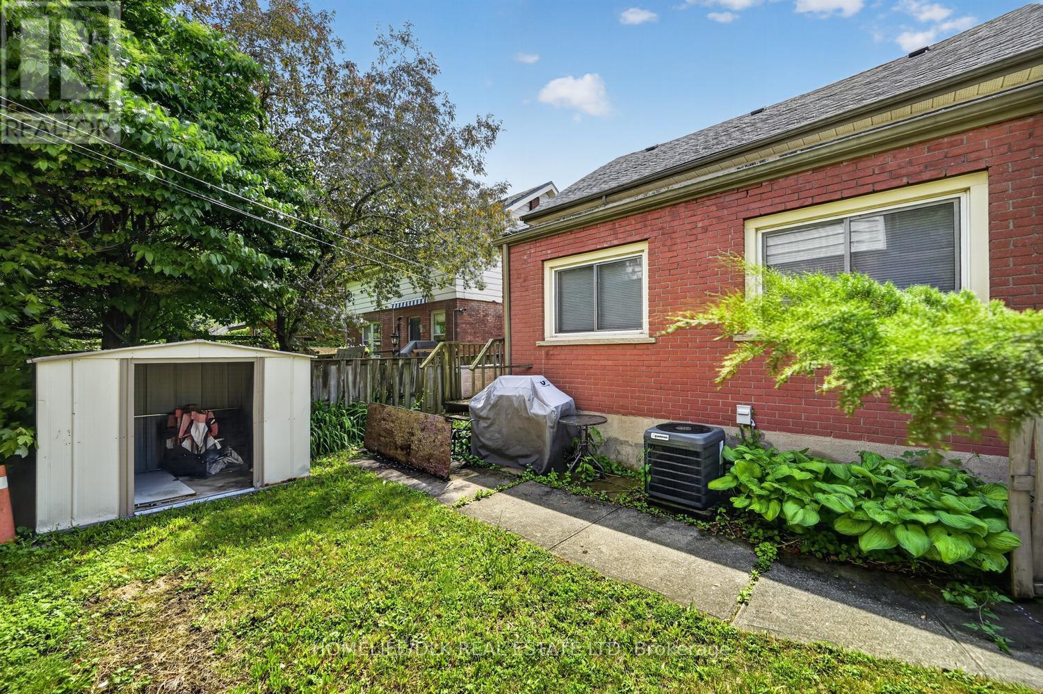 427 EARL STREET - 4