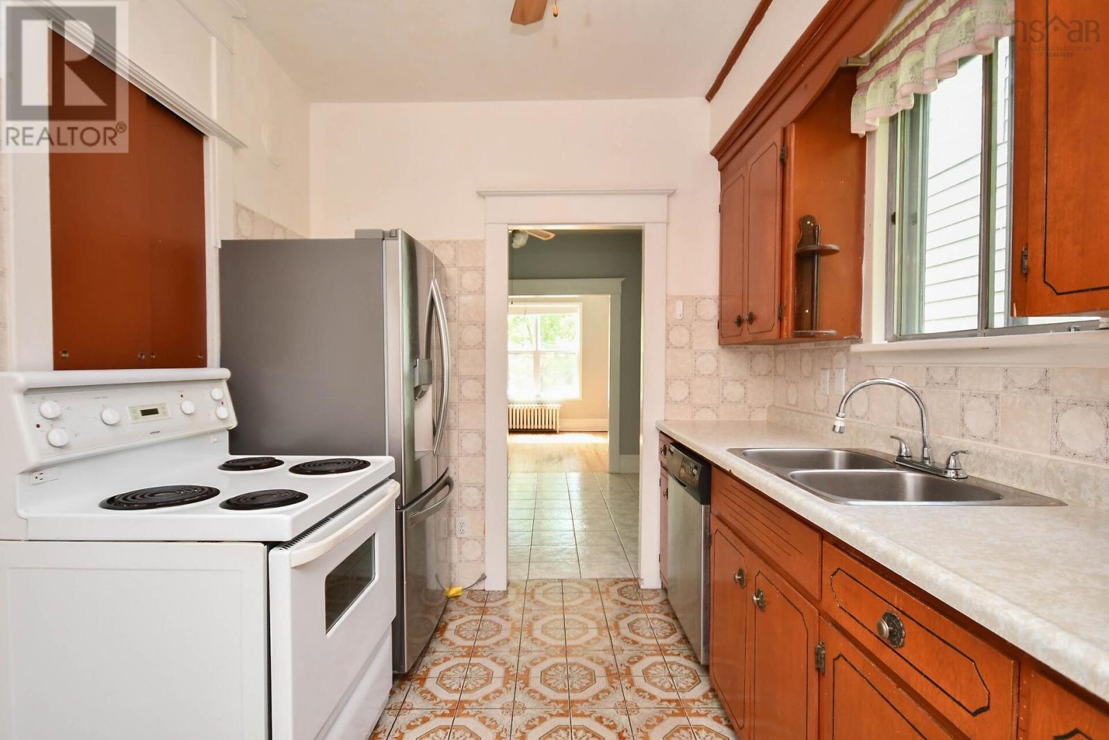 6285 Willow Street - 10