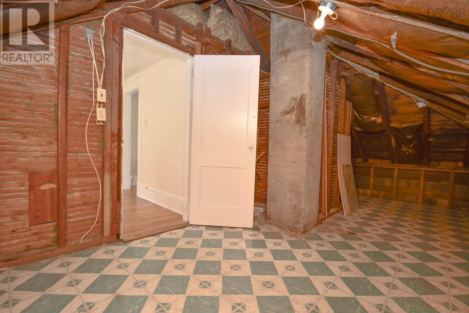 6285 Willow Street - 32