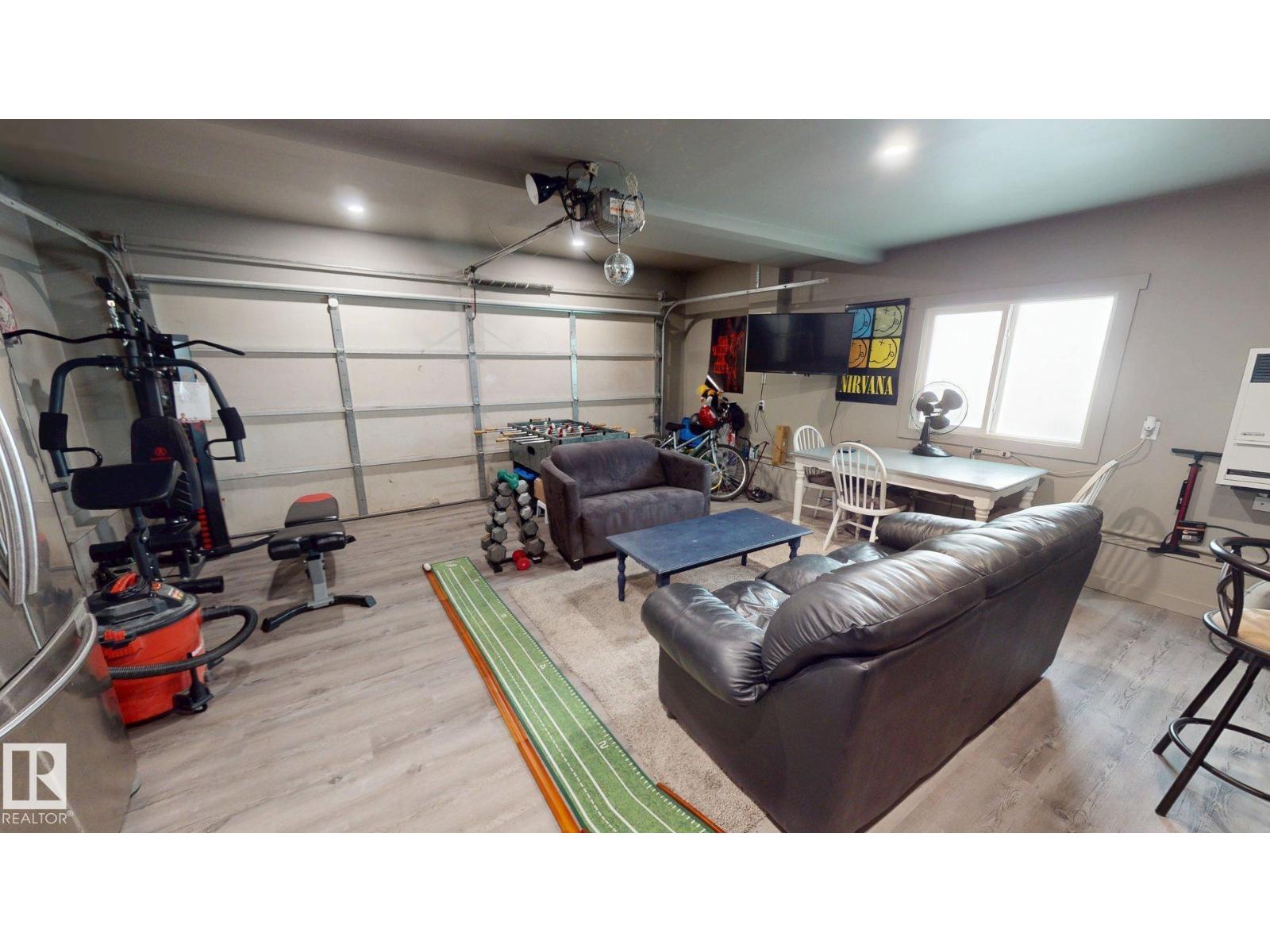 8821 8 AV SW - 26