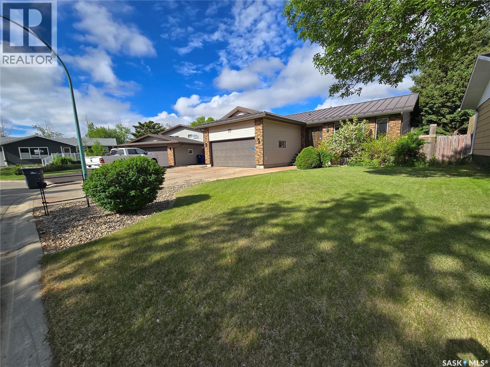 119 MONTGOMERY CRESCENT - 1