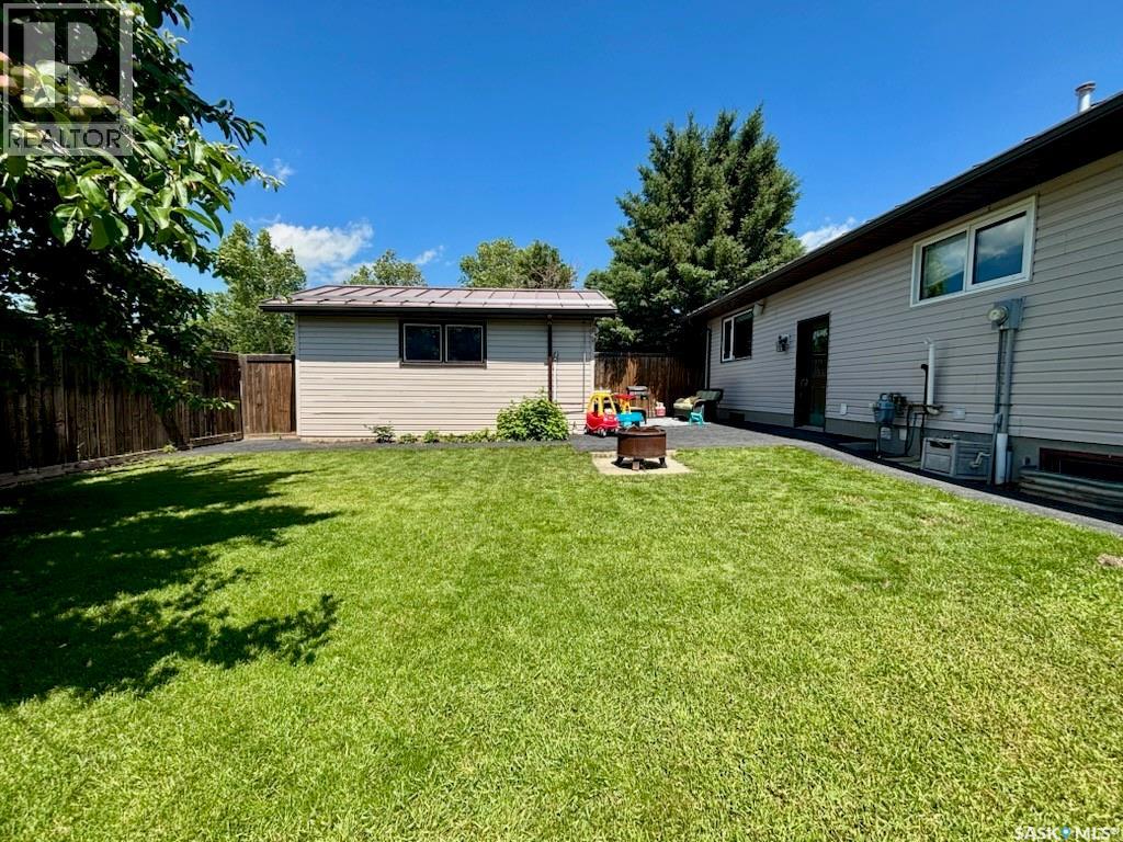 119 MONTGOMERY CRESCENT - 33
