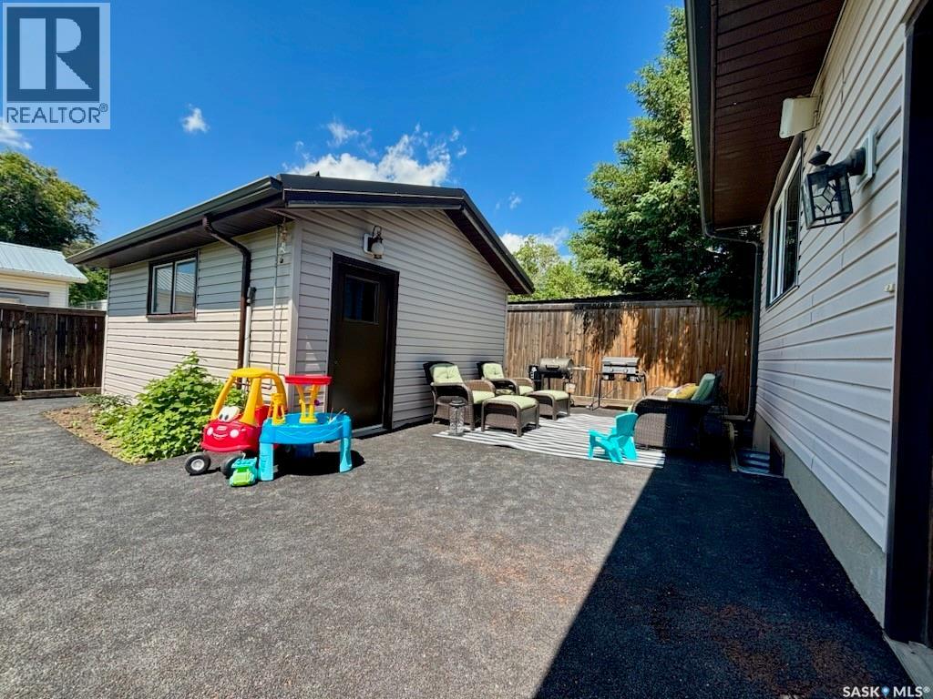 119 MONTGOMERY CRESCENT - 34