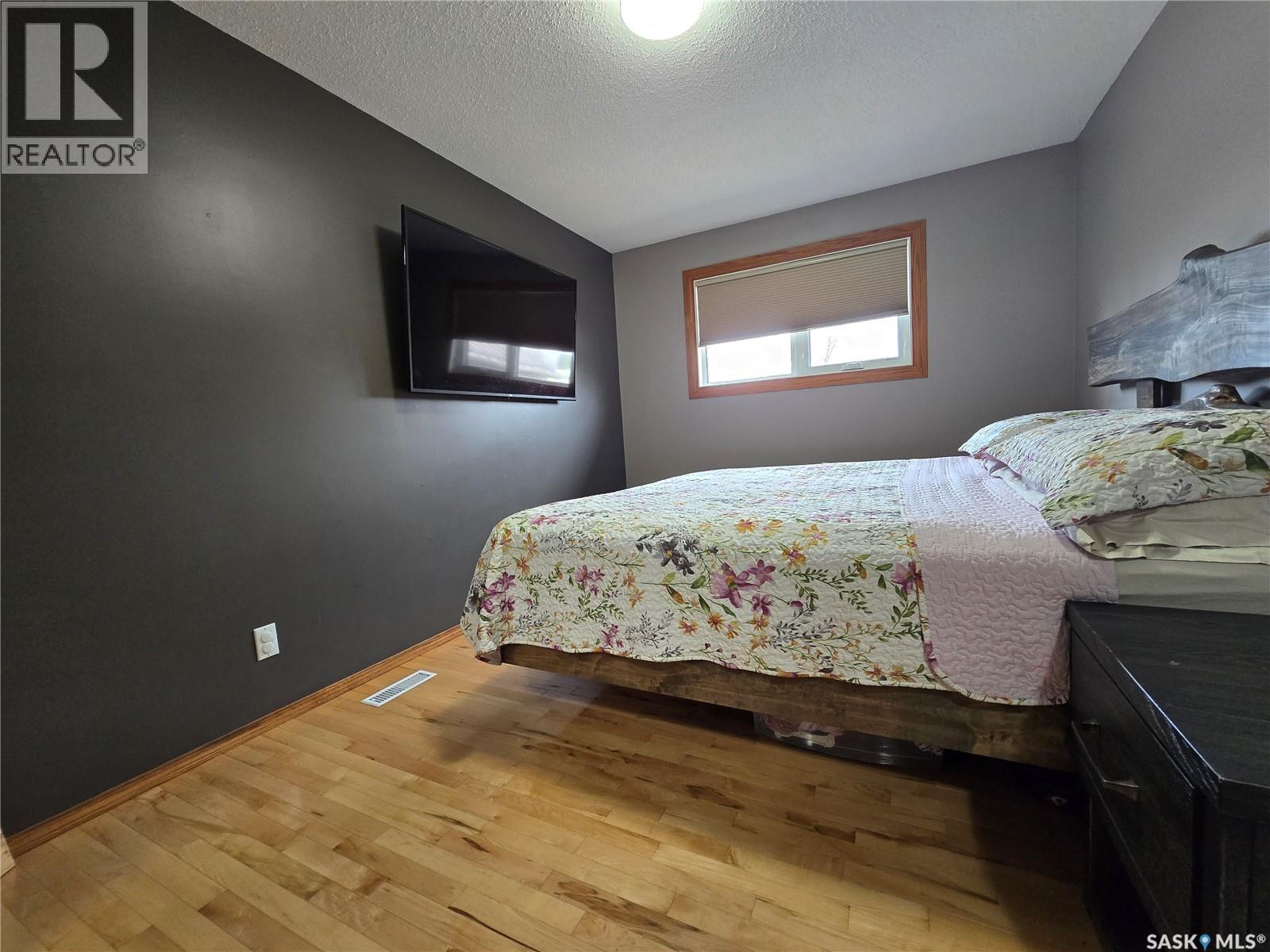 119 MONTGOMERY CRESCENT - 17