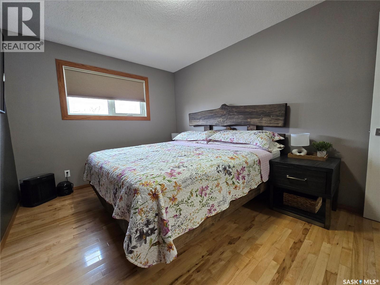 119 MONTGOMERY CRESCENT - 18