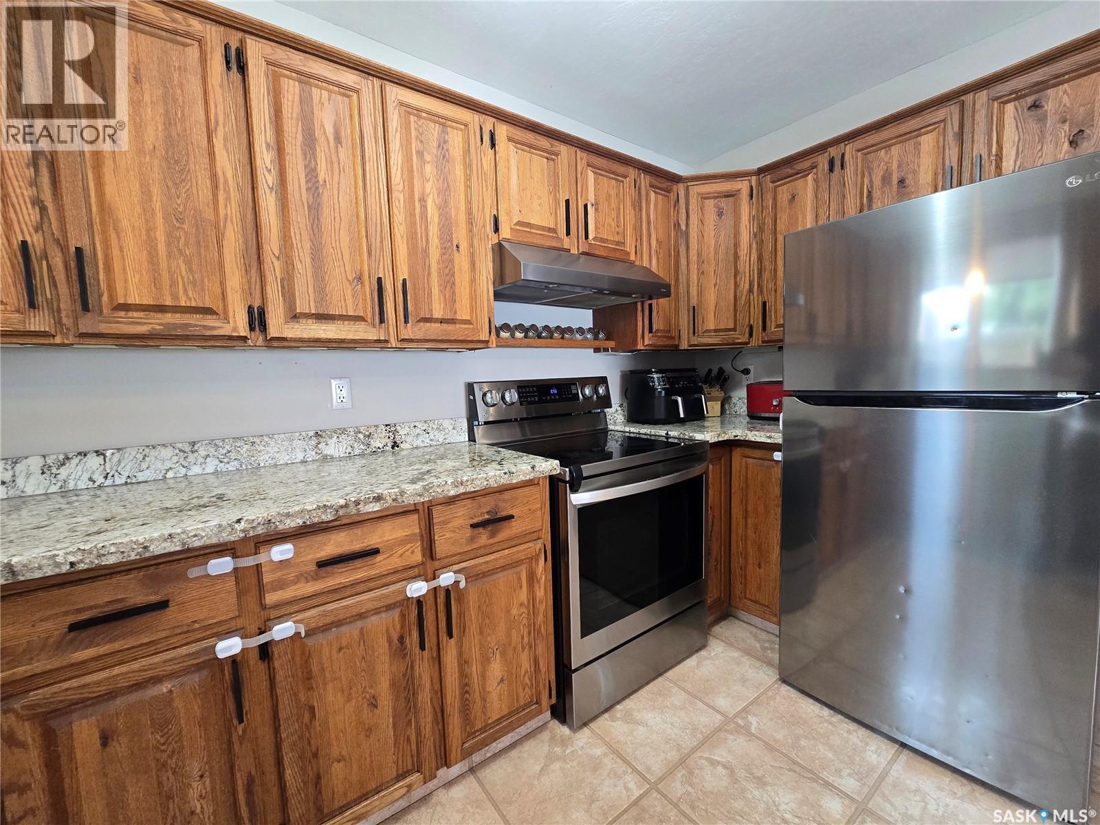119 MONTGOMERY CRESCENT - 6