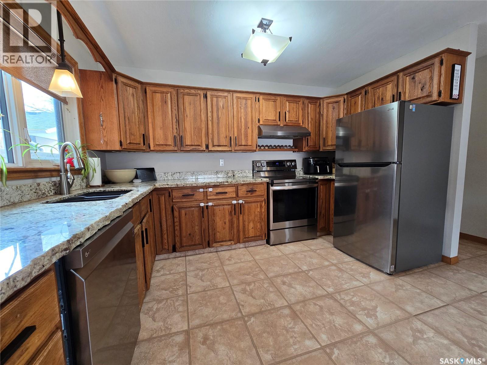 119 MONTGOMERY CRESCENT - 4