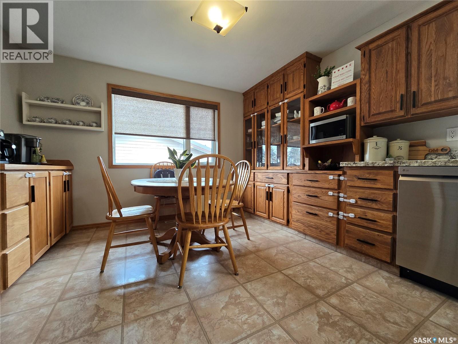 119 MONTGOMERY CRESCENT - 7