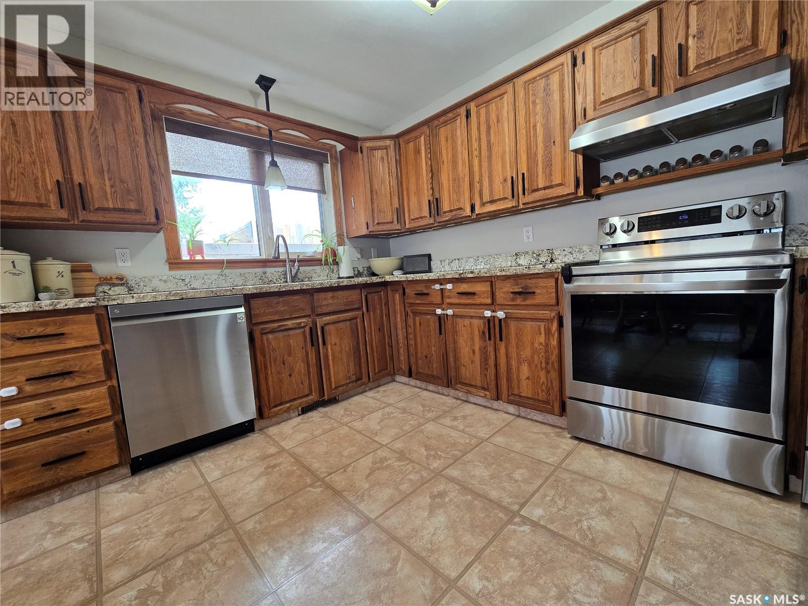119 MONTGOMERY CRESCENT - 3