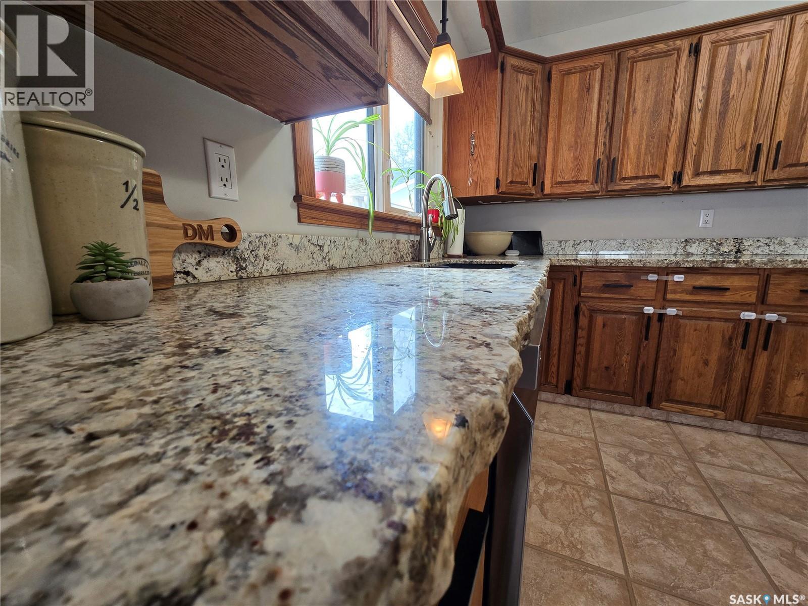 119 MONTGOMERY CRESCENT - 5