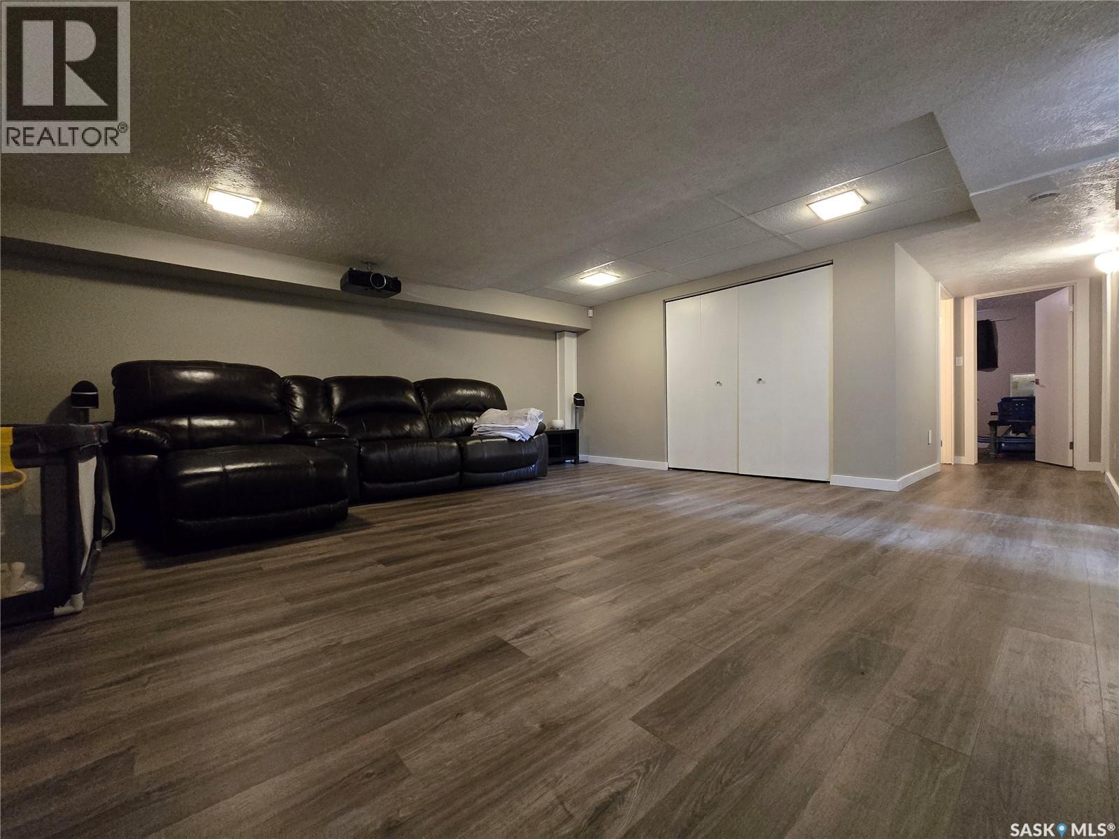 119 MONTGOMERY CRESCENT - 24