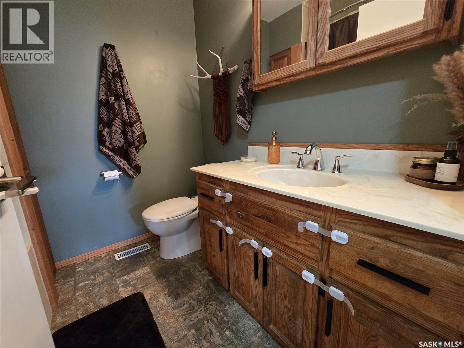 119 MONTGOMERY CRESCENT - 13