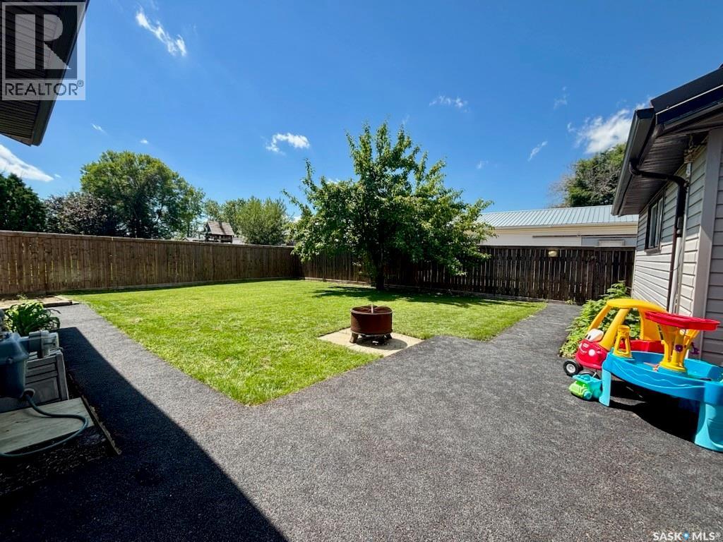 119 MONTGOMERY CRESCENT - 35