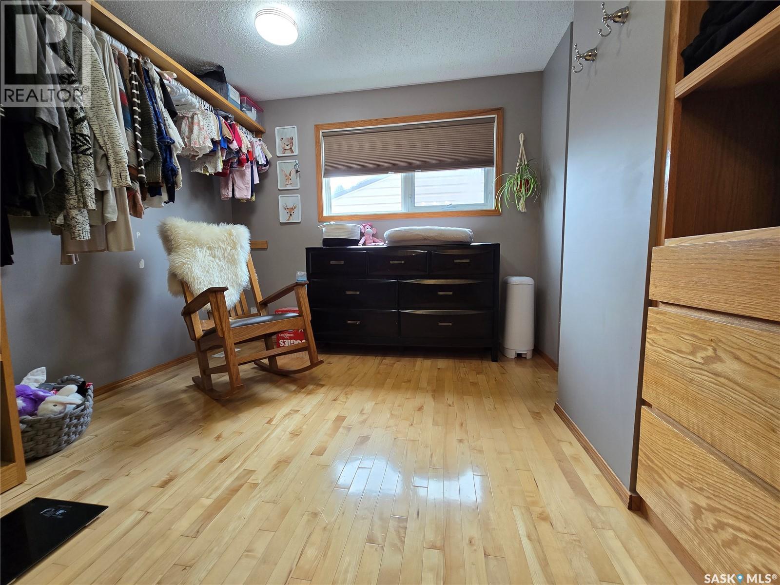 119 MONTGOMERY CRESCENT - 21