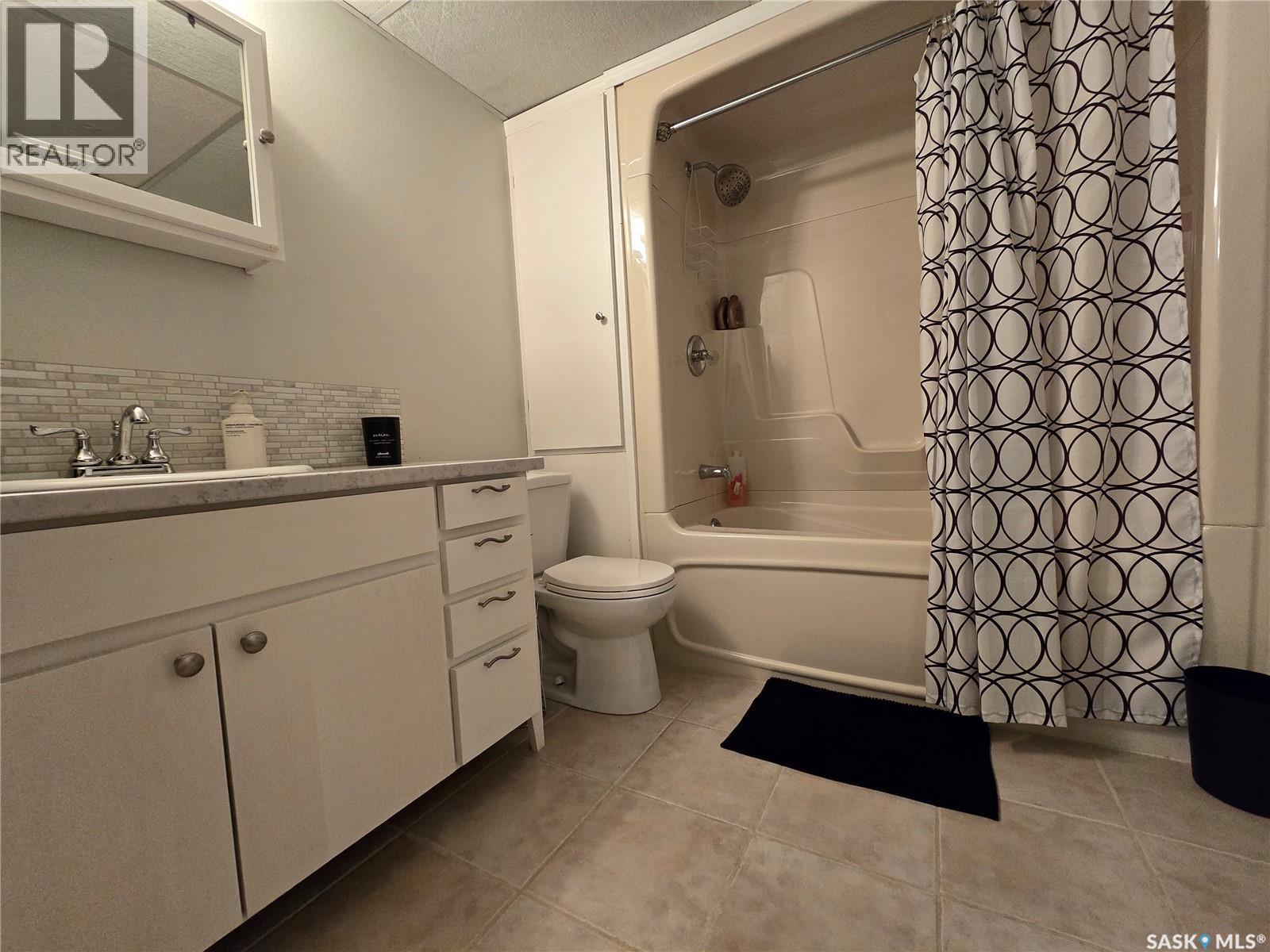 119 MONTGOMERY CRESCENT - 27