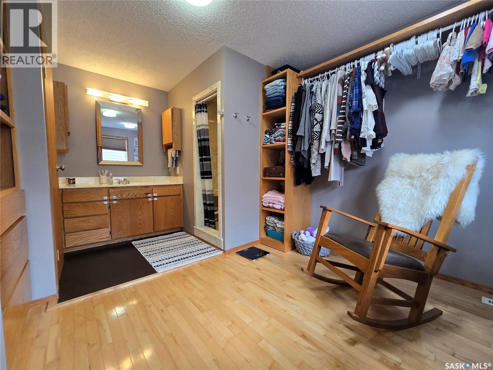 119 MONTGOMERY CRESCENT - 19