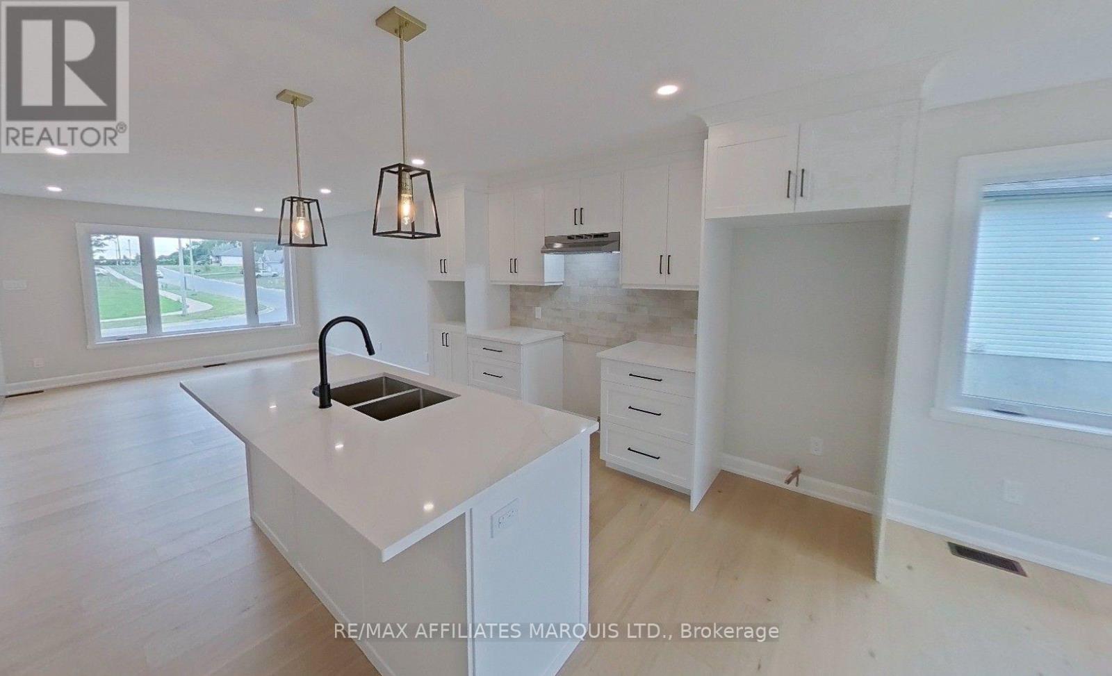 153 MARGUERITE D'YOUVILLE STREET - Image 5