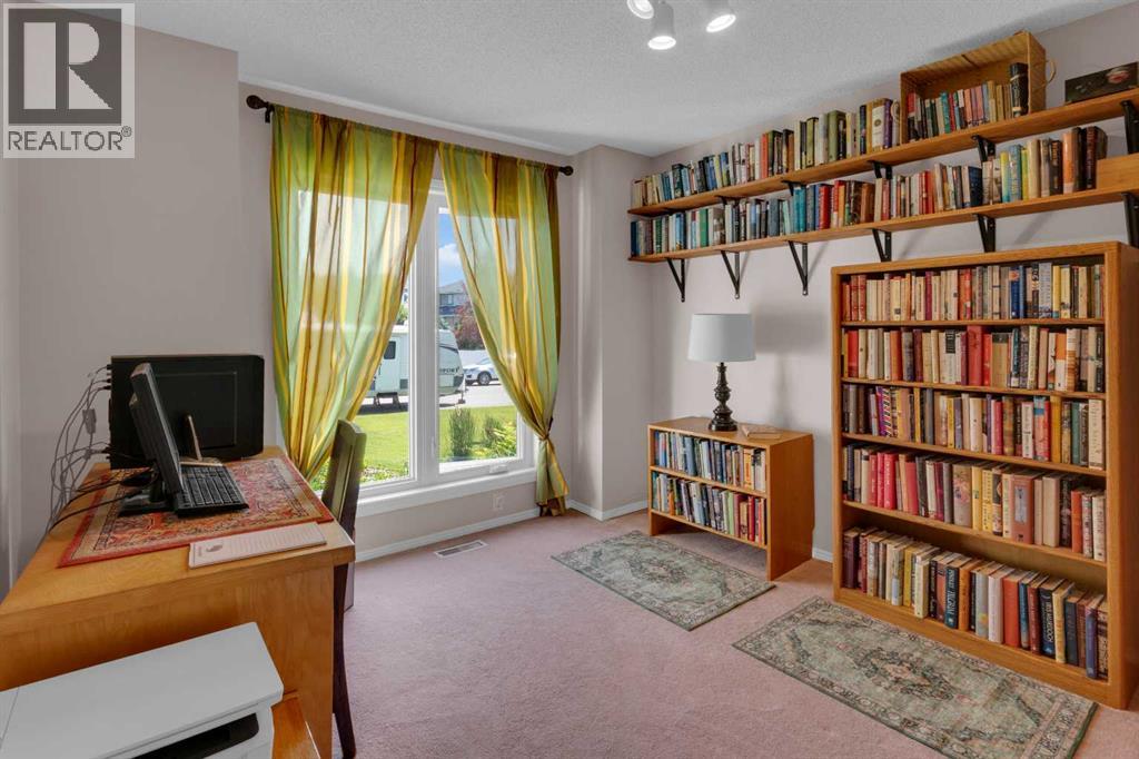 Main    Den/Bedroom