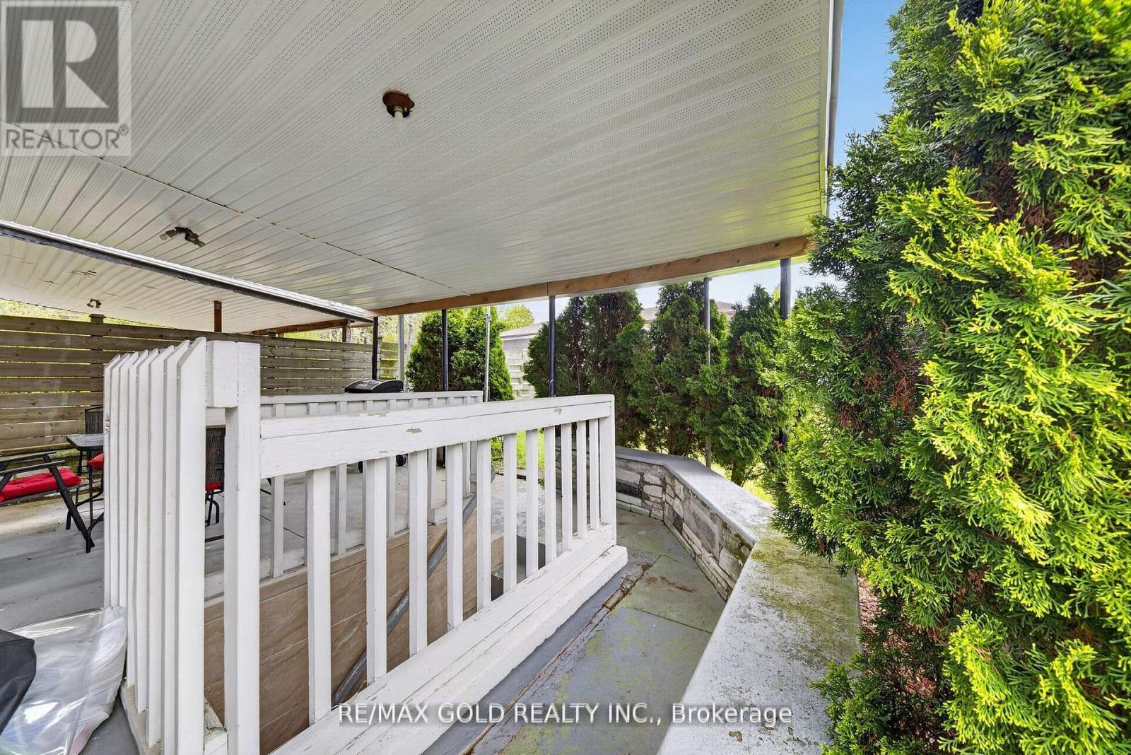 3289 VICTORY CRESCENT - 40