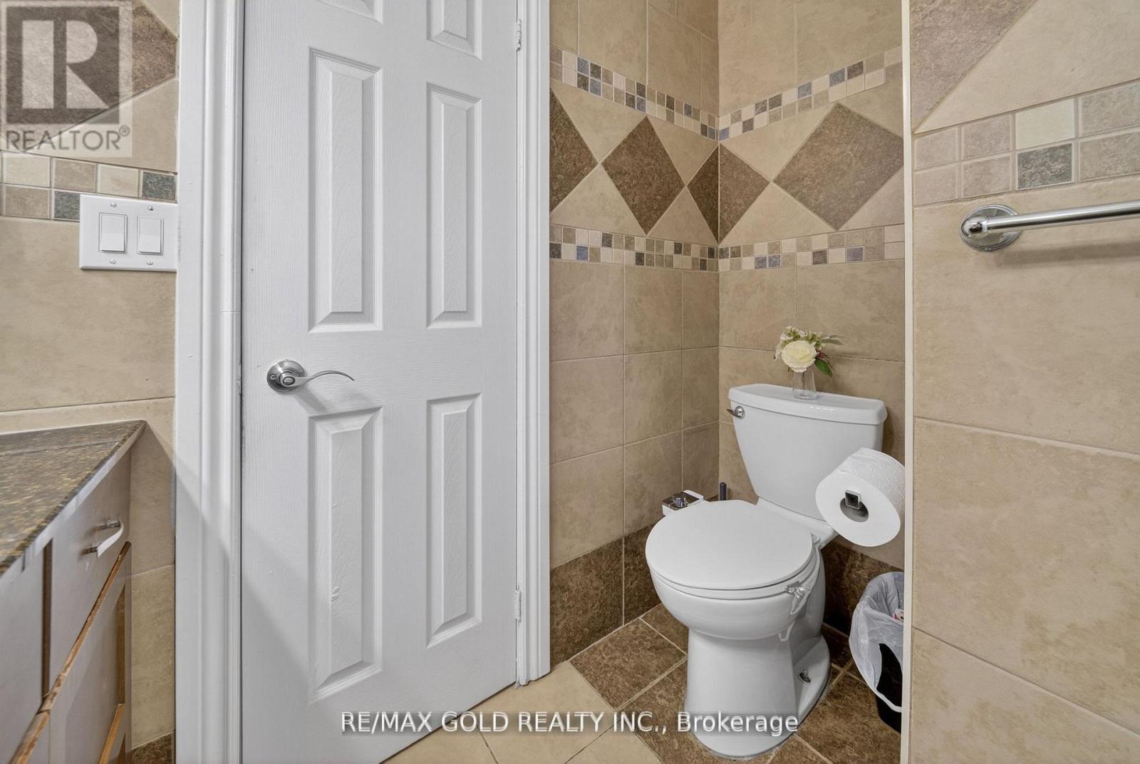 3289 VICTORY CRESCENT - 37
