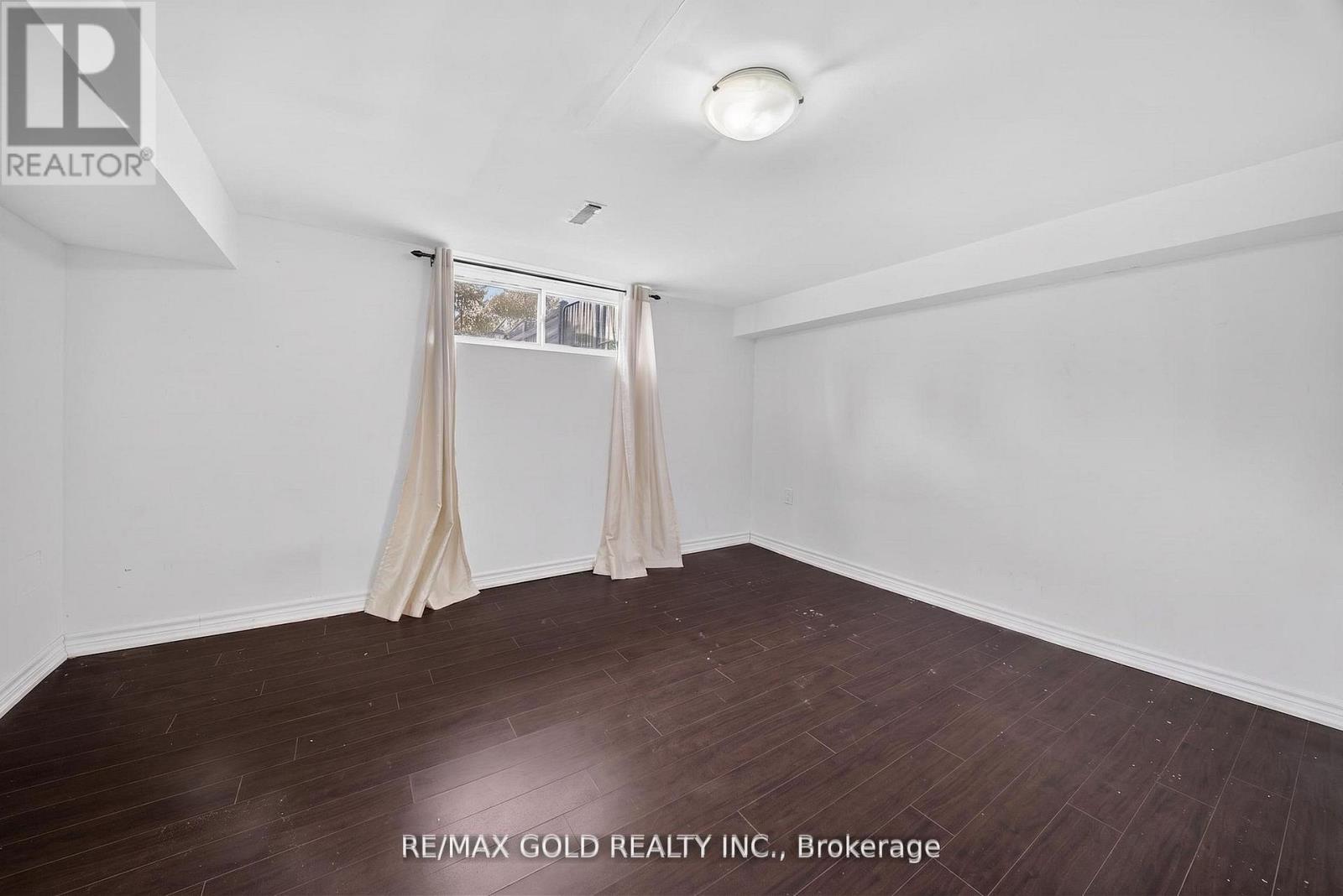 3289 VICTORY CRESCENT - 33