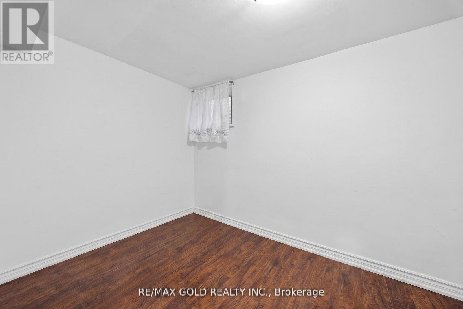 3289 VICTORY CRESCENT - 34