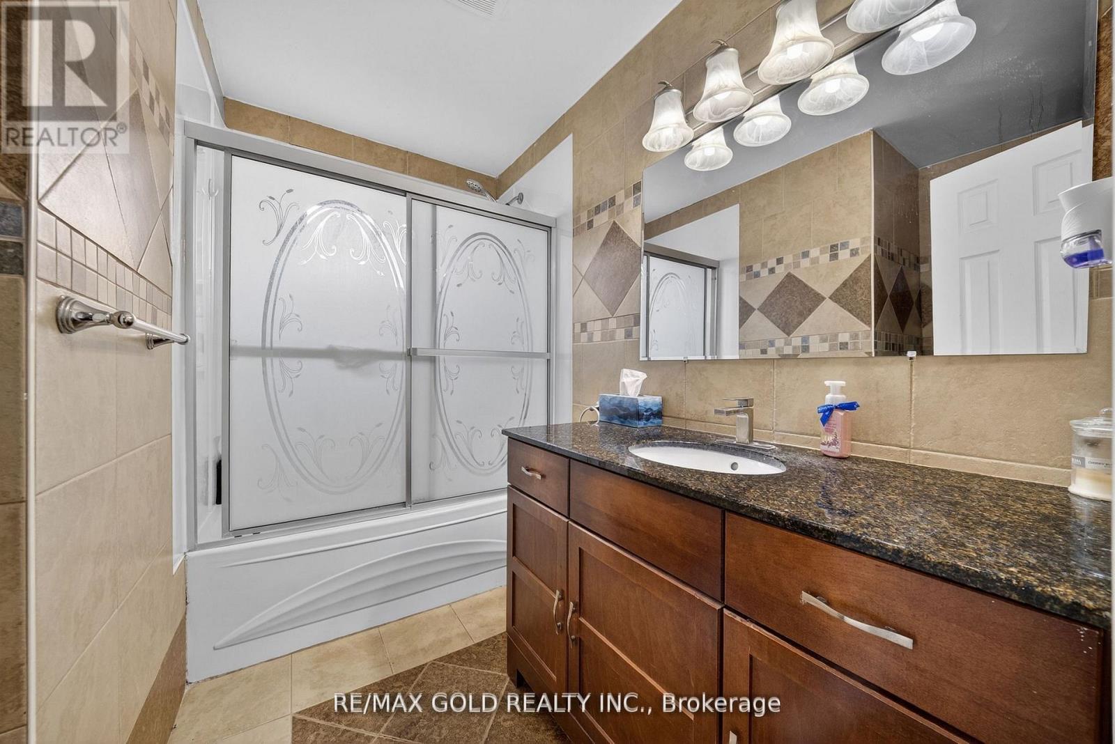 3289 VICTORY CRESCENT - 28