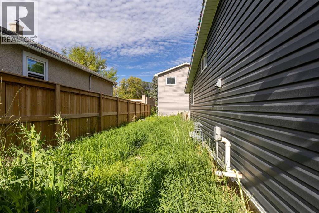 444 20 Street N - 30