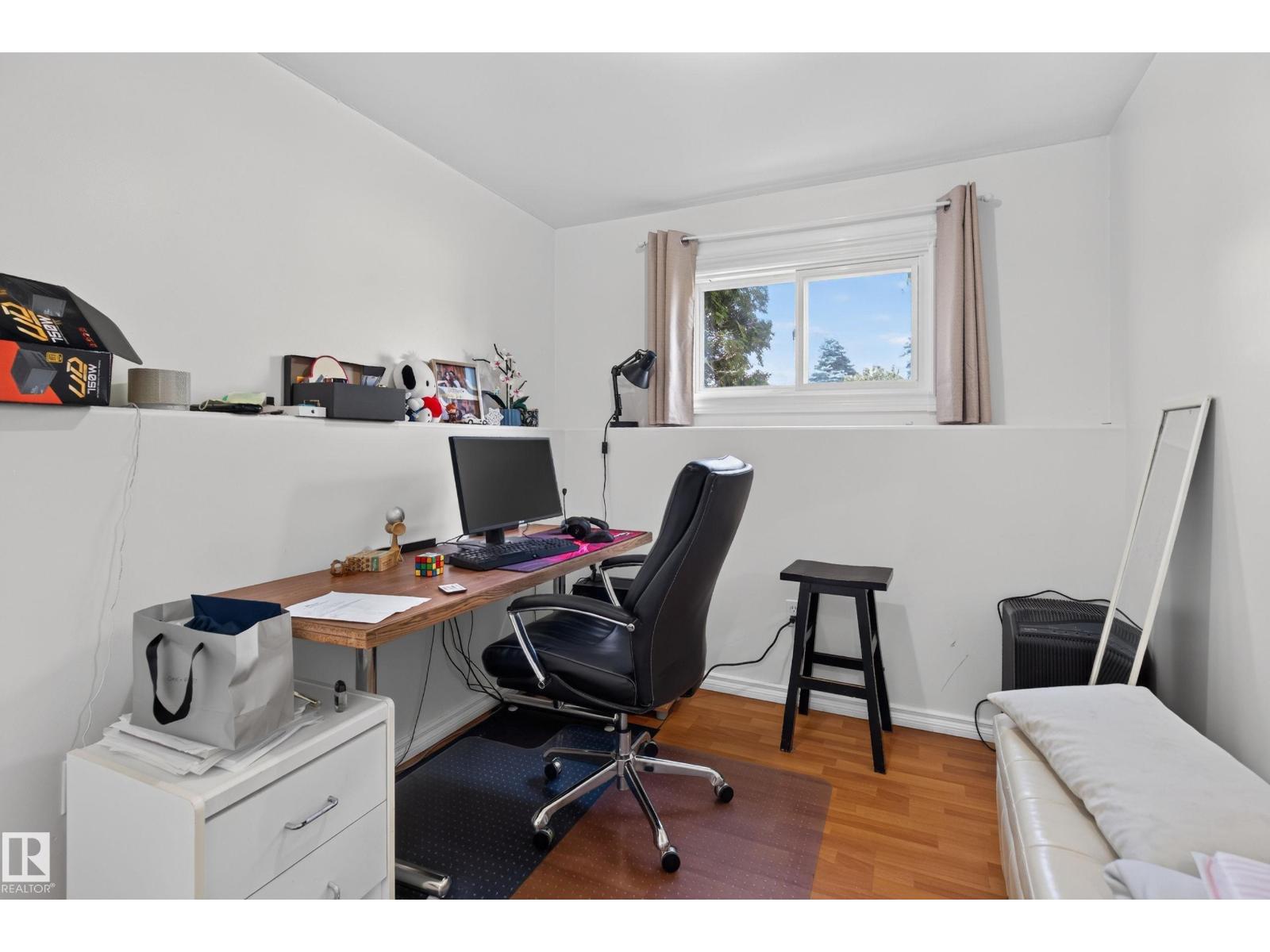 18509 92A AV NW - 22