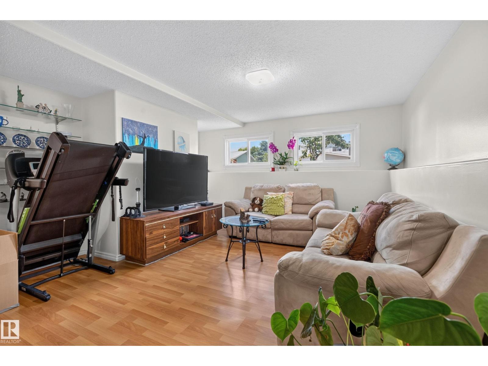 18509 92A AV NW - 27