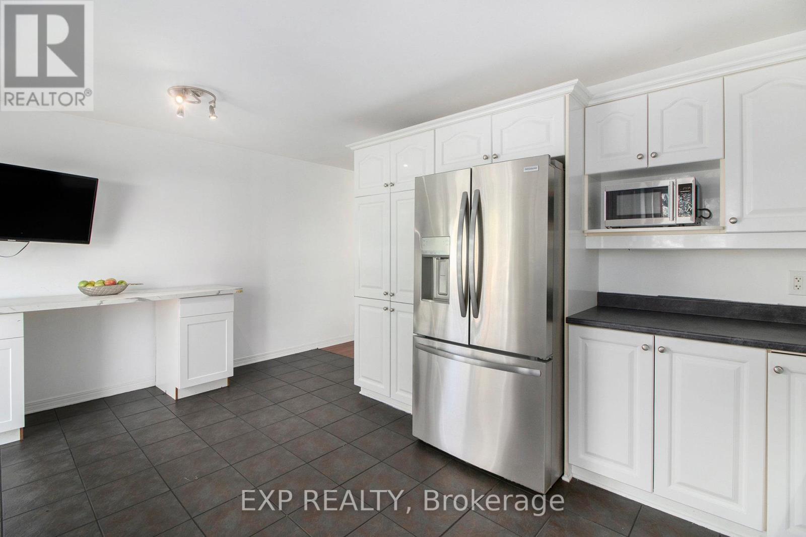 234 SANDRA CRESCENT - 12