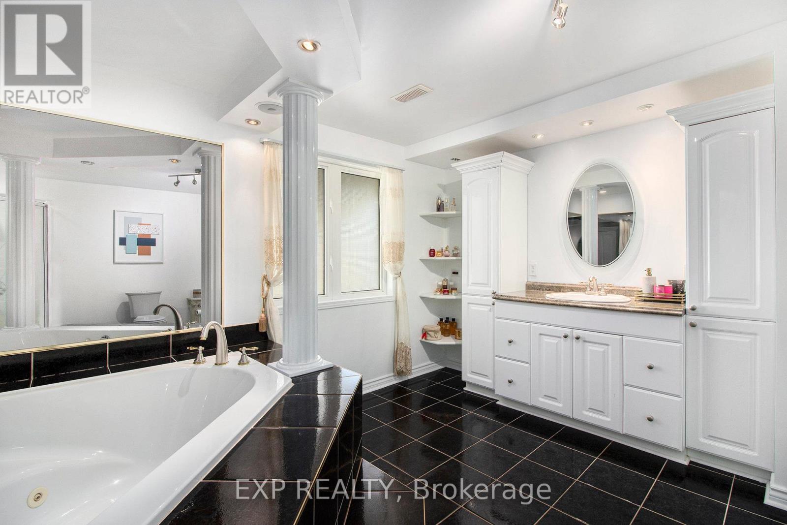 234 SANDRA CRESCENT - 17