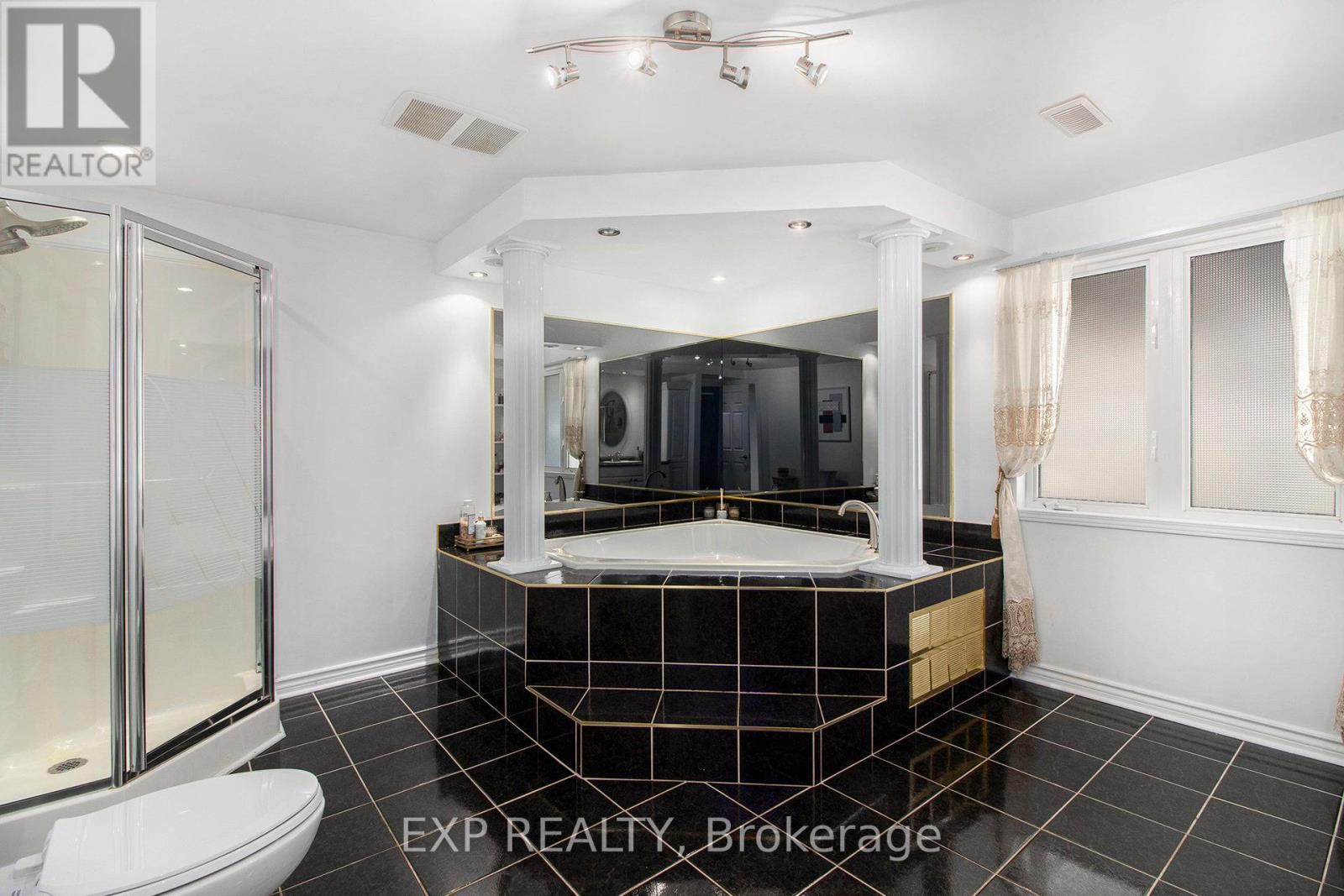 234 SANDRA CRESCENT - 18