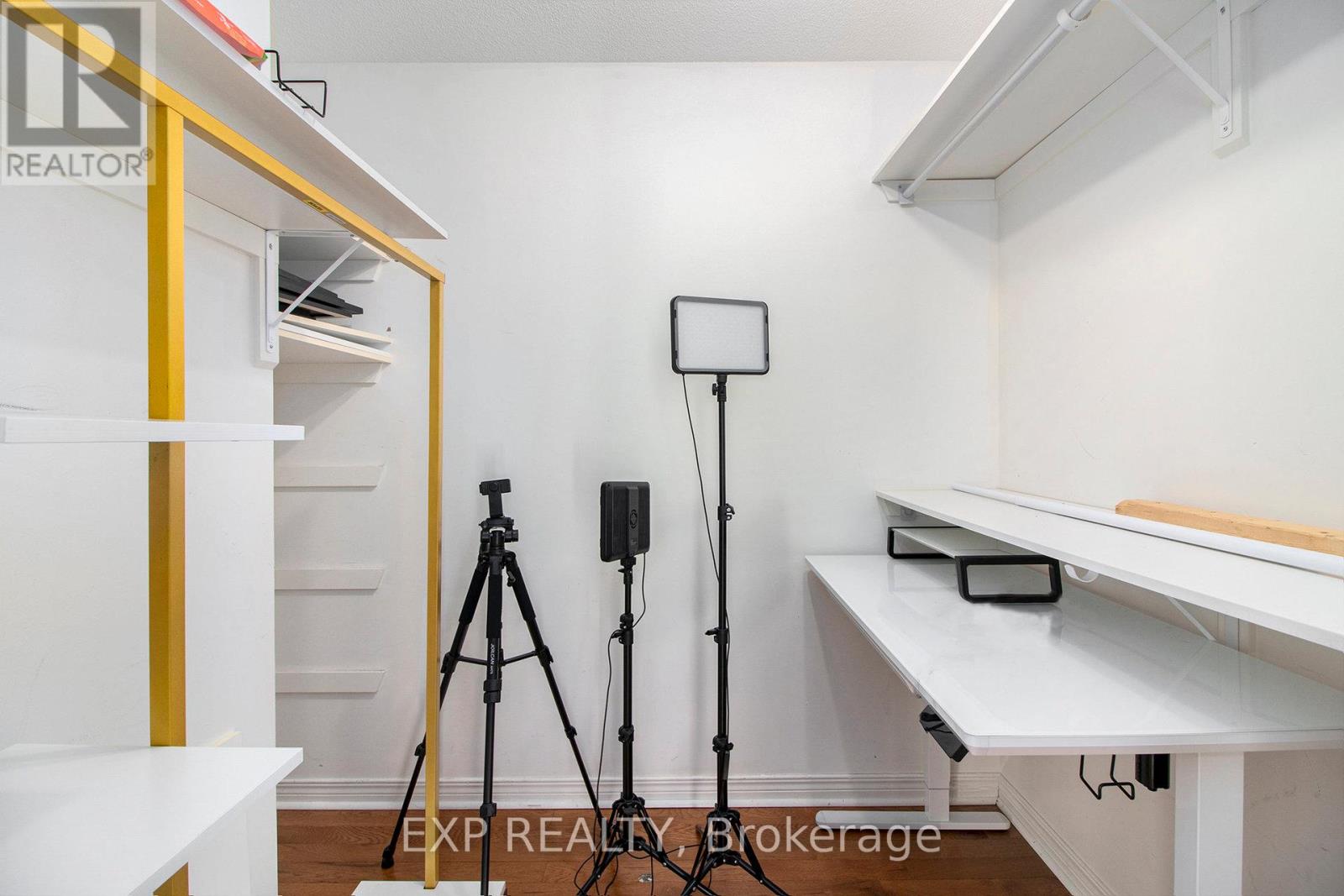 234 SANDRA CRESCENT - 24