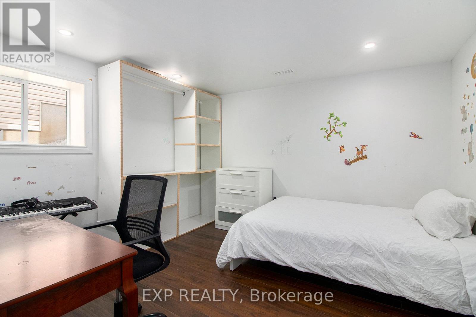 234 SANDRA CRESCENT - 28