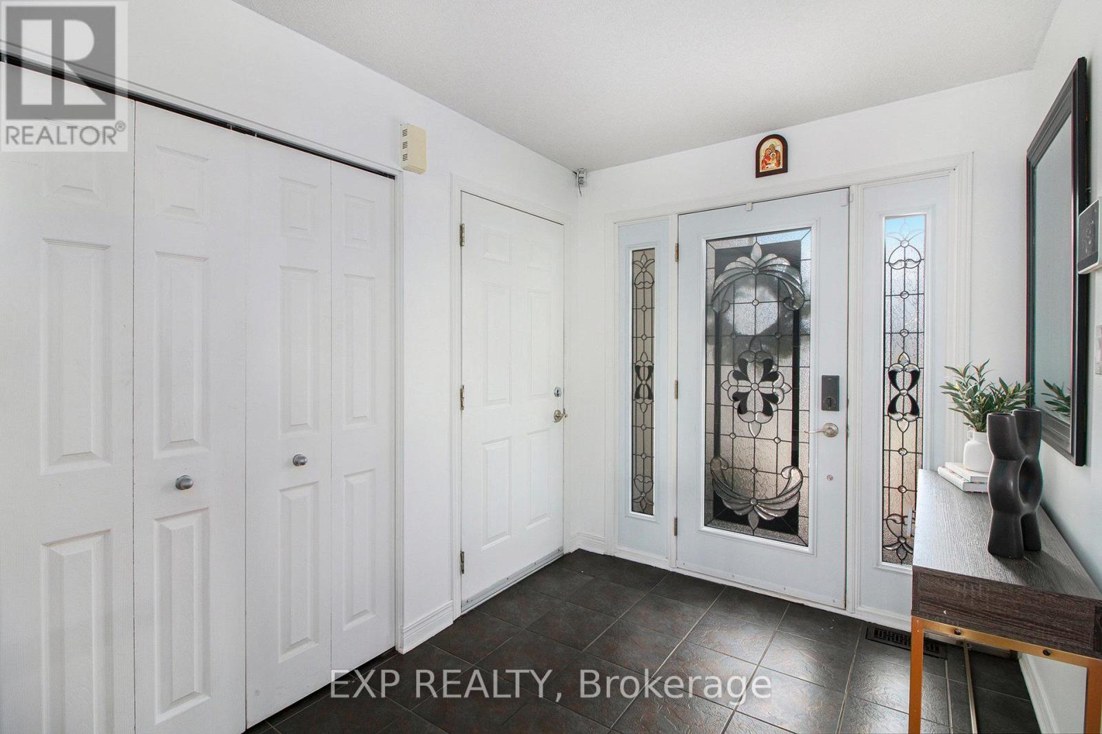 234 SANDRA CRESCENT - 4
