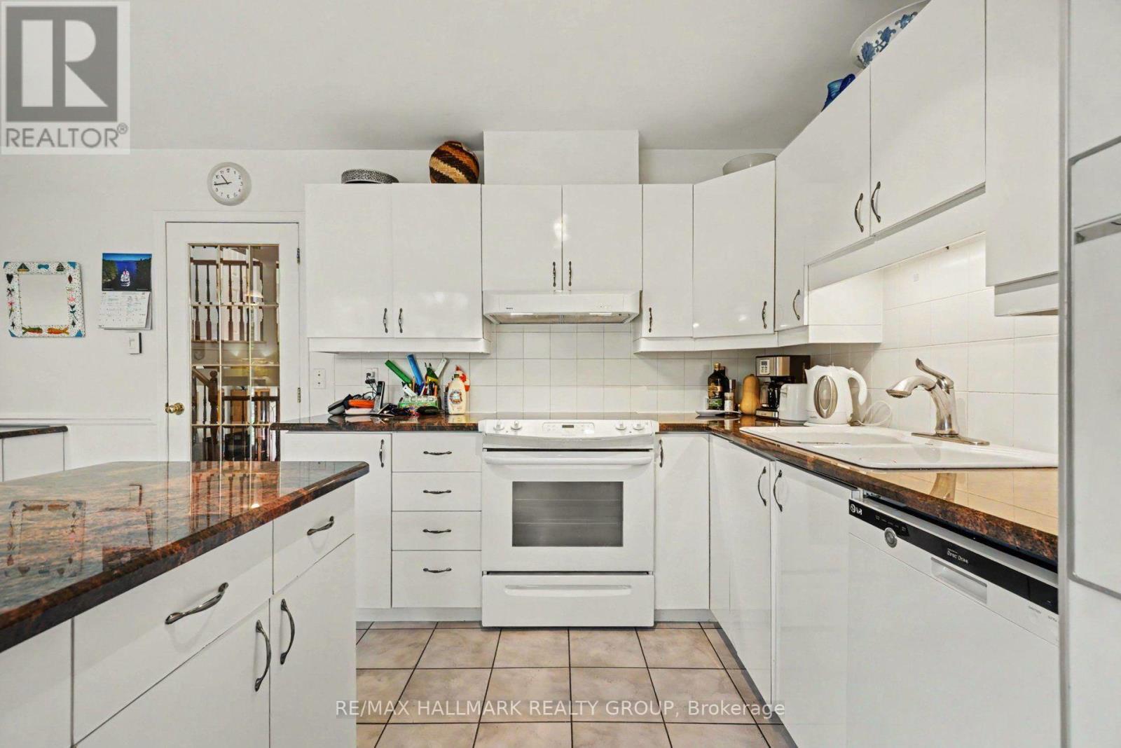 48 DUNBARTON COURT, Ottawa. Luxury613. By Peter Sagos - Image 14