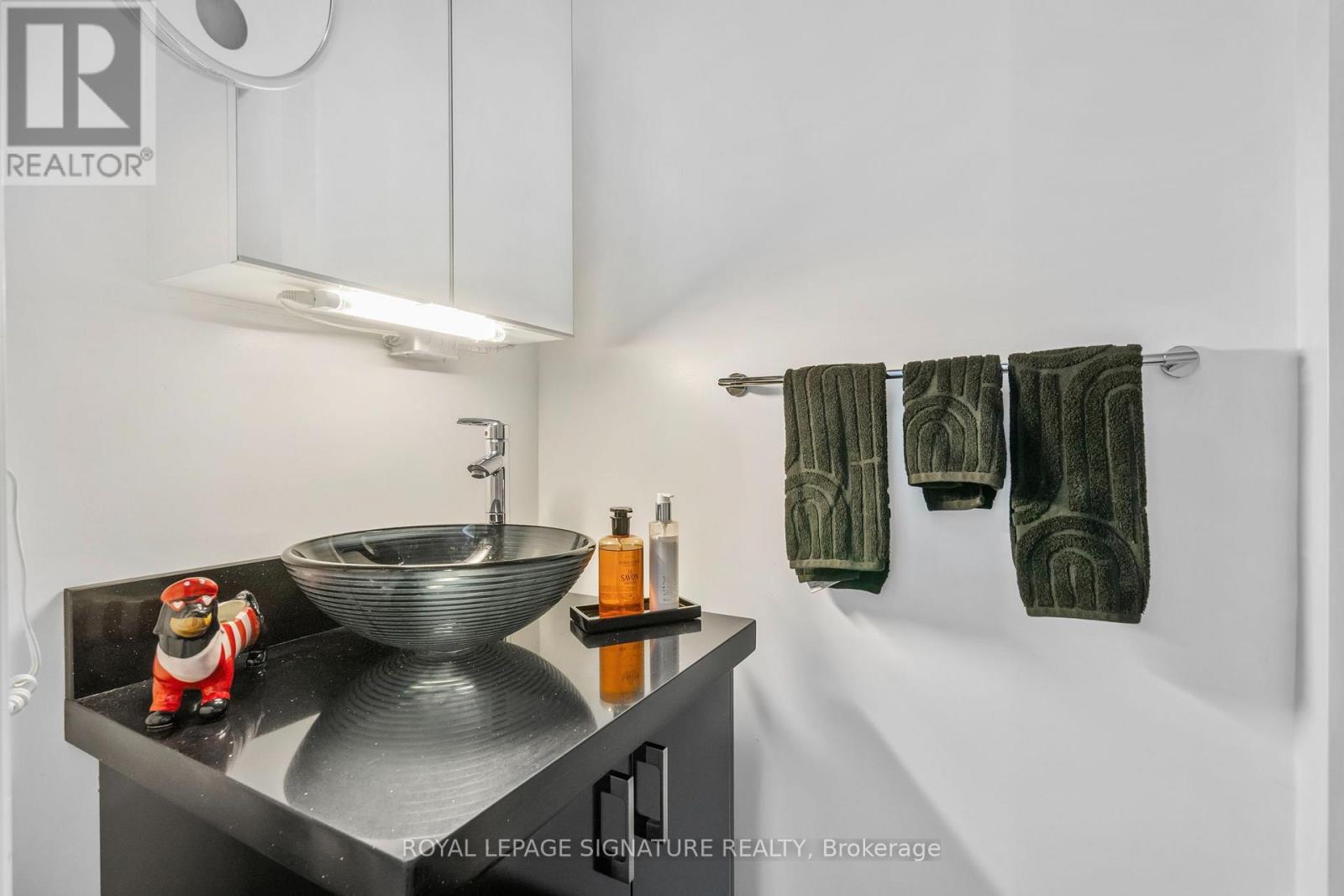 #411 43 HANNA AVENUE - Image 23