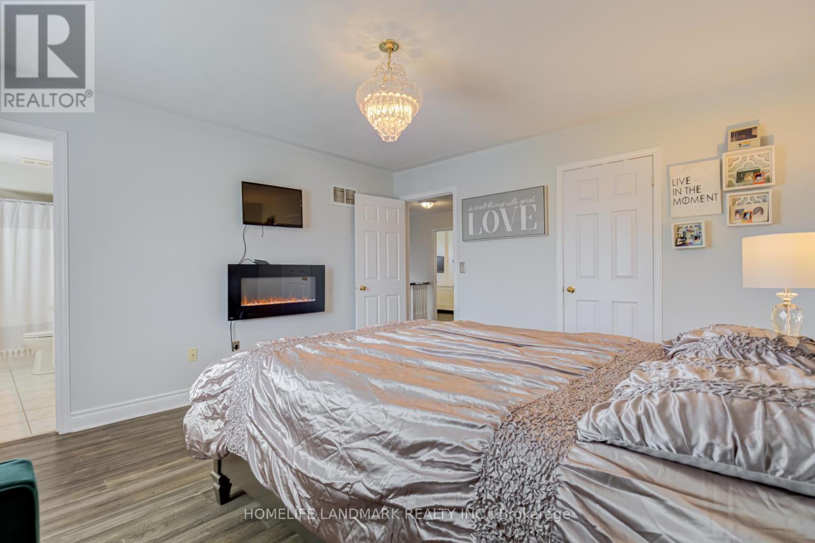 111 KNOWLES DRIVE - 22