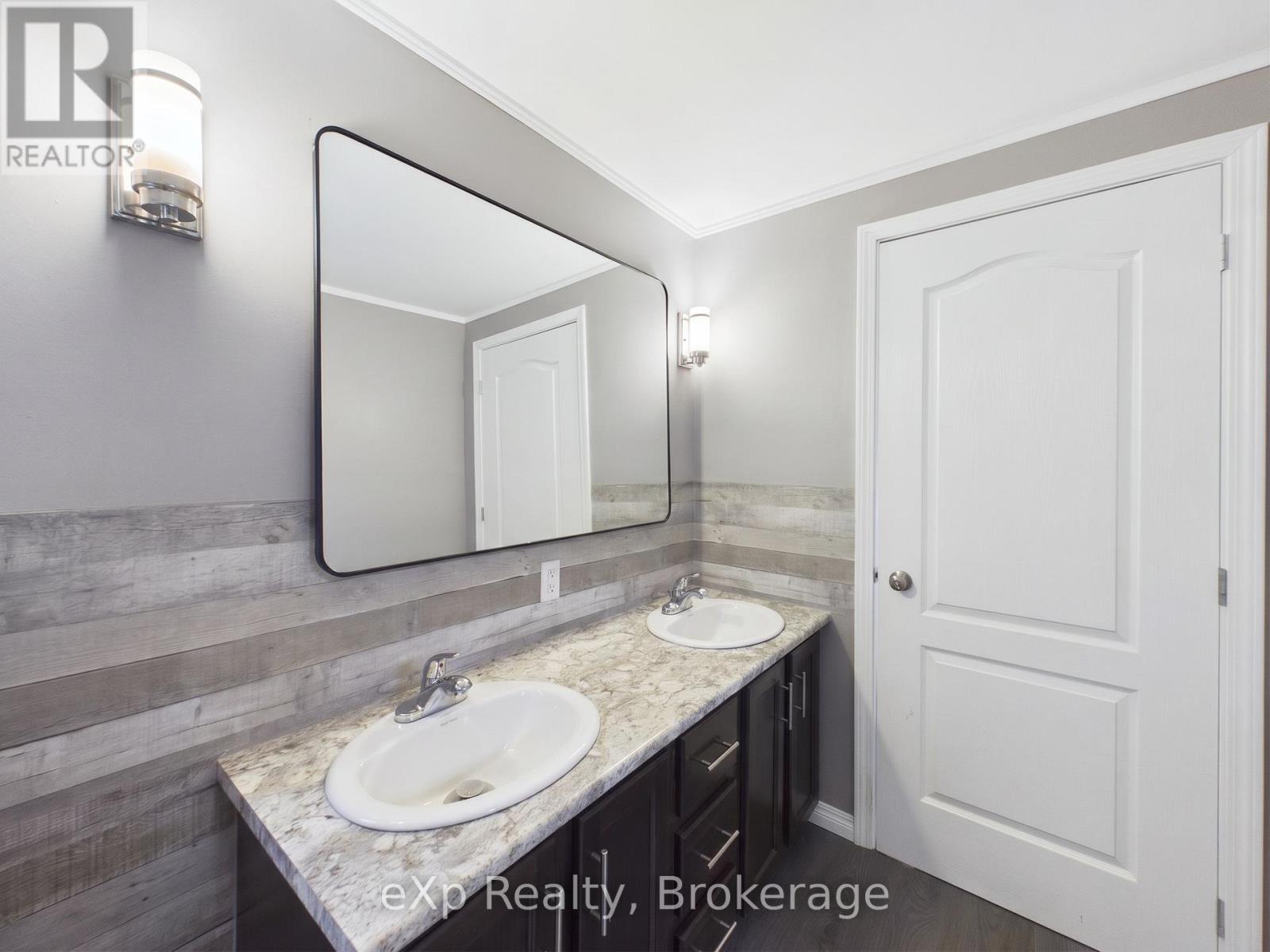 32 MAPLE GROVE VILLAGE ROAD - 10
