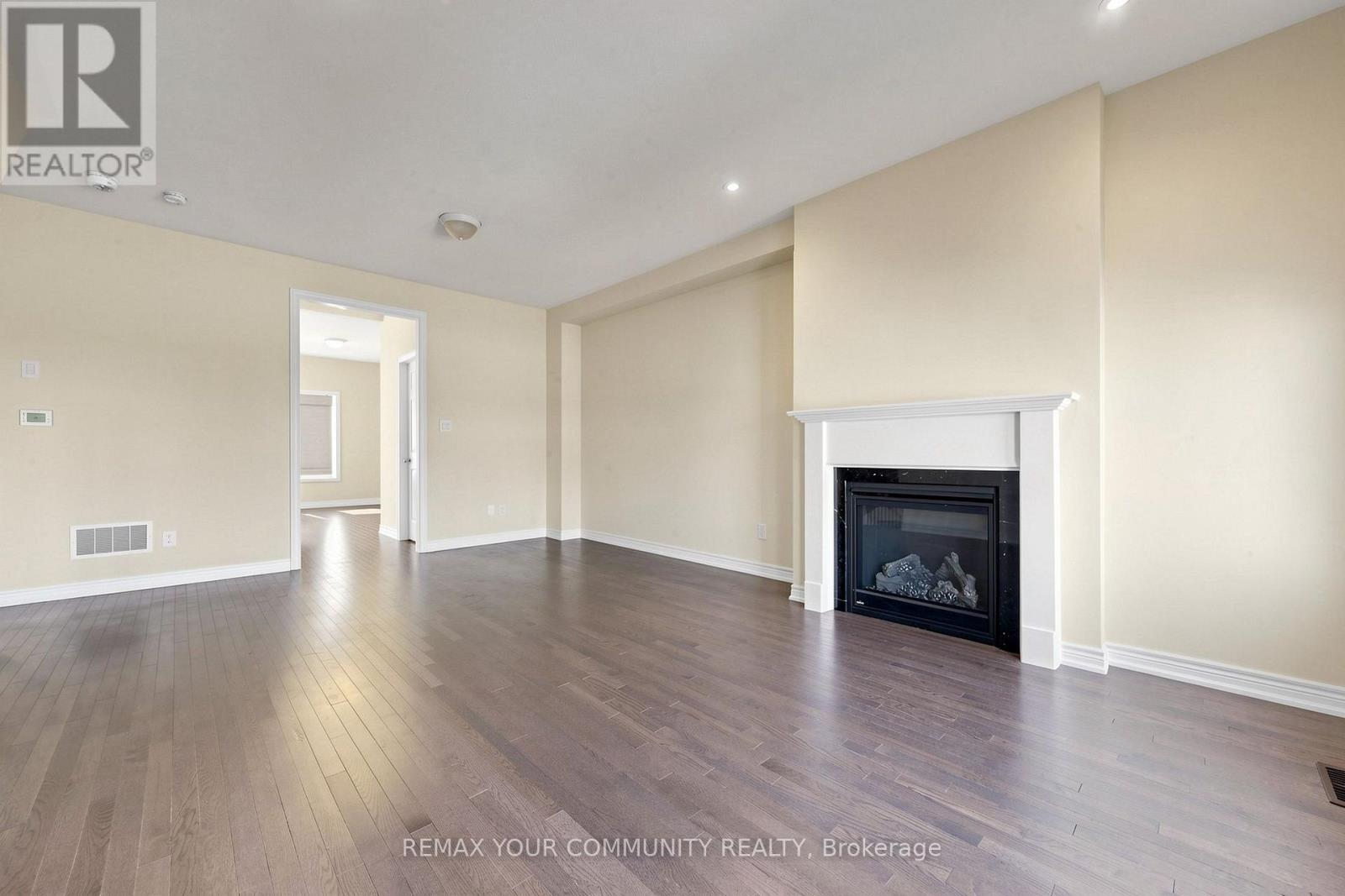 21 PRINCESS CHARLOTTE AVENUE - 10