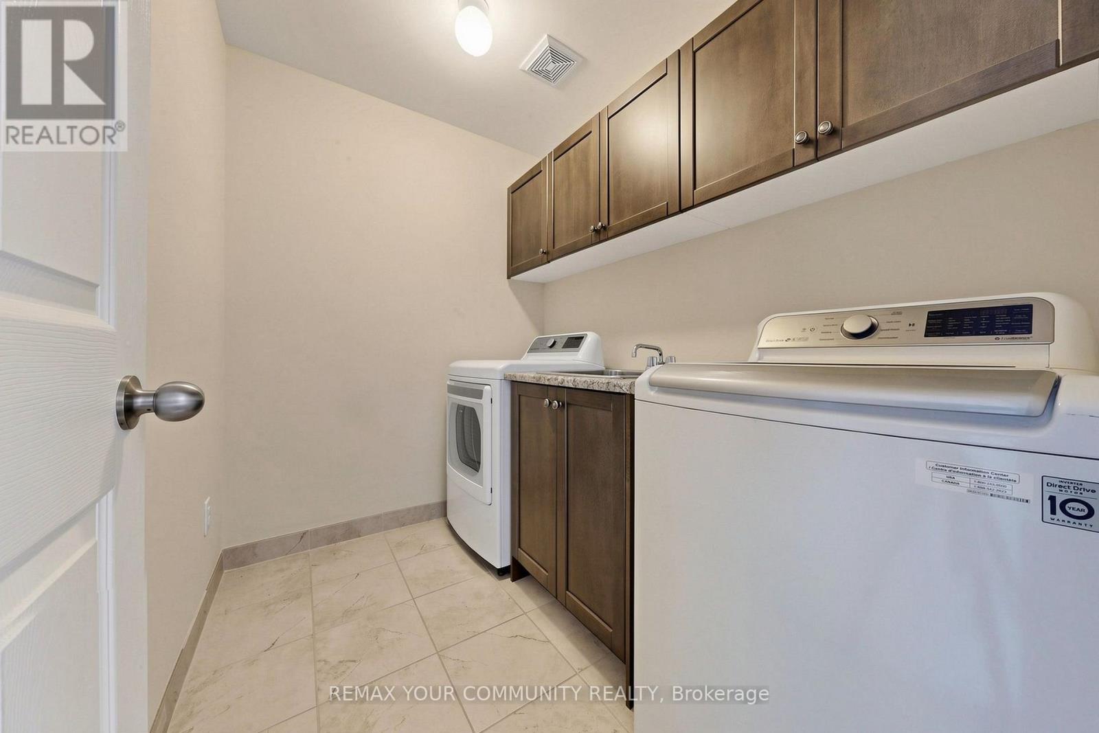 21 PRINCESS CHARLOTTE AVENUE - 39