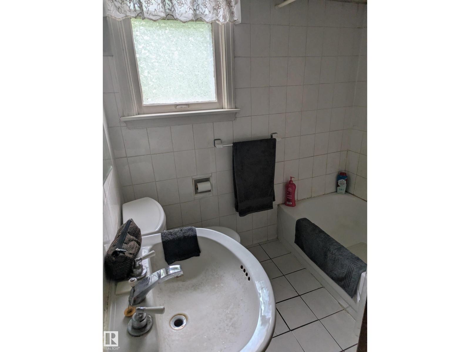 10610 60A AV NW - photo 4