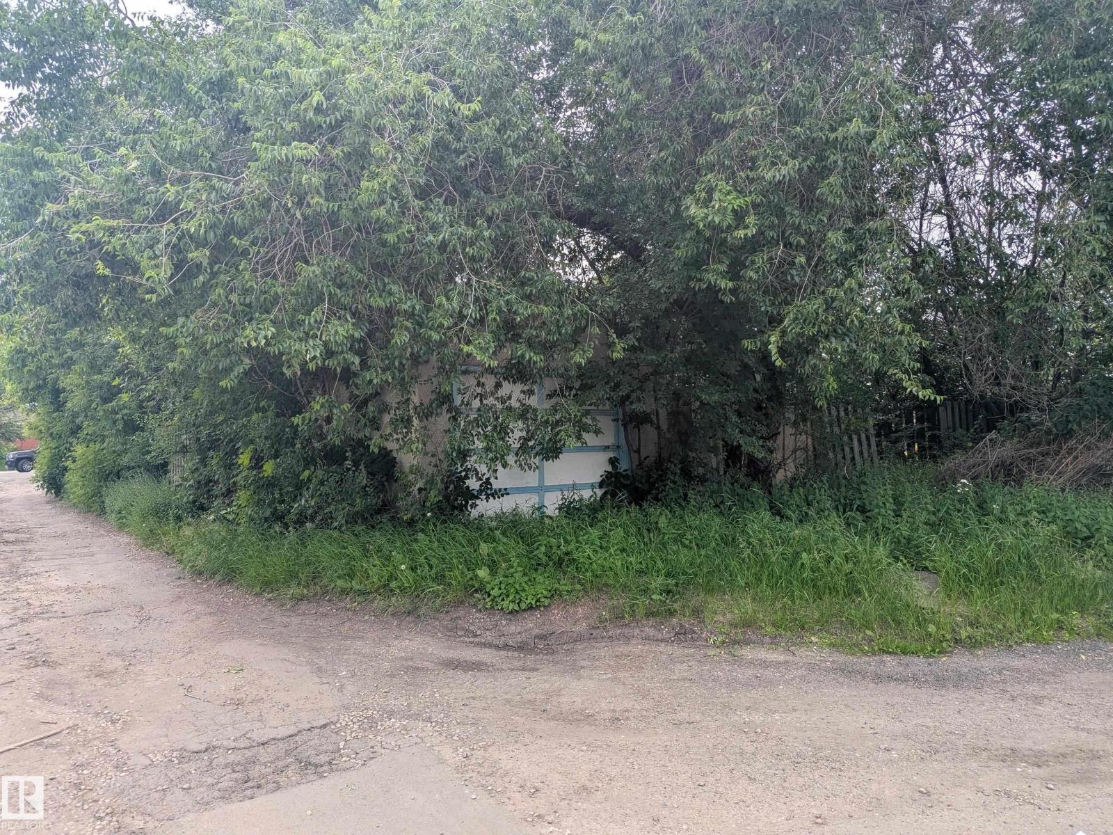 10610 60A AV NW — photo 7