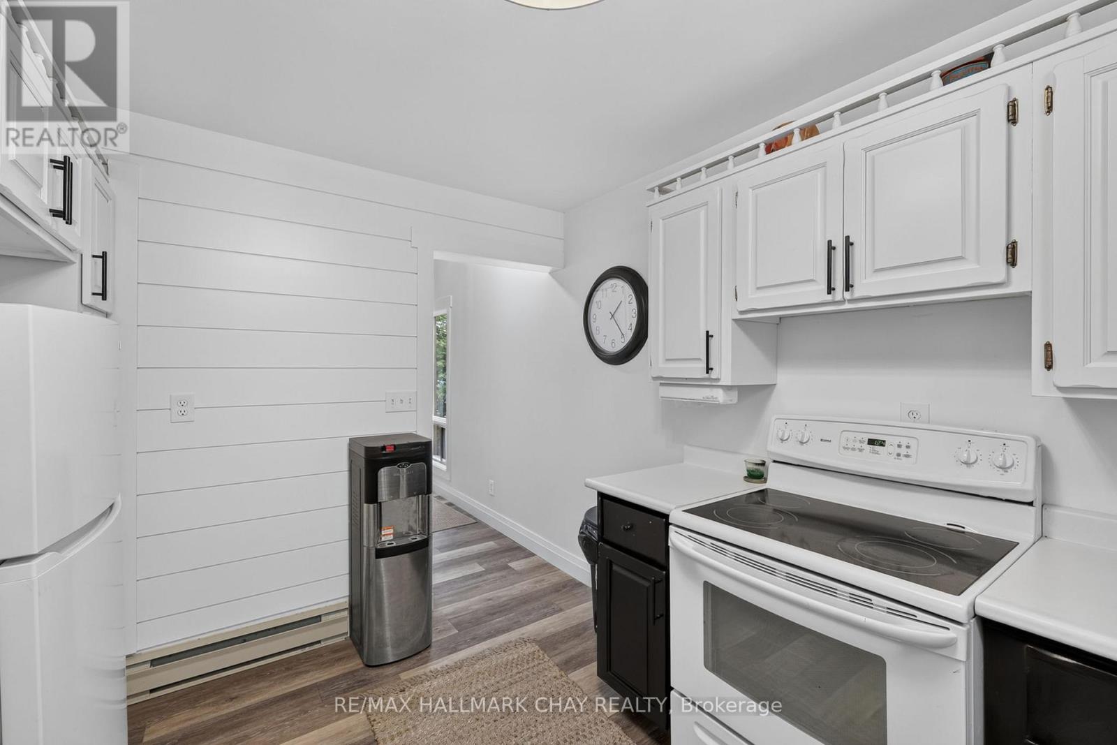 176 FARLAIN LAKE ROAD E - 17