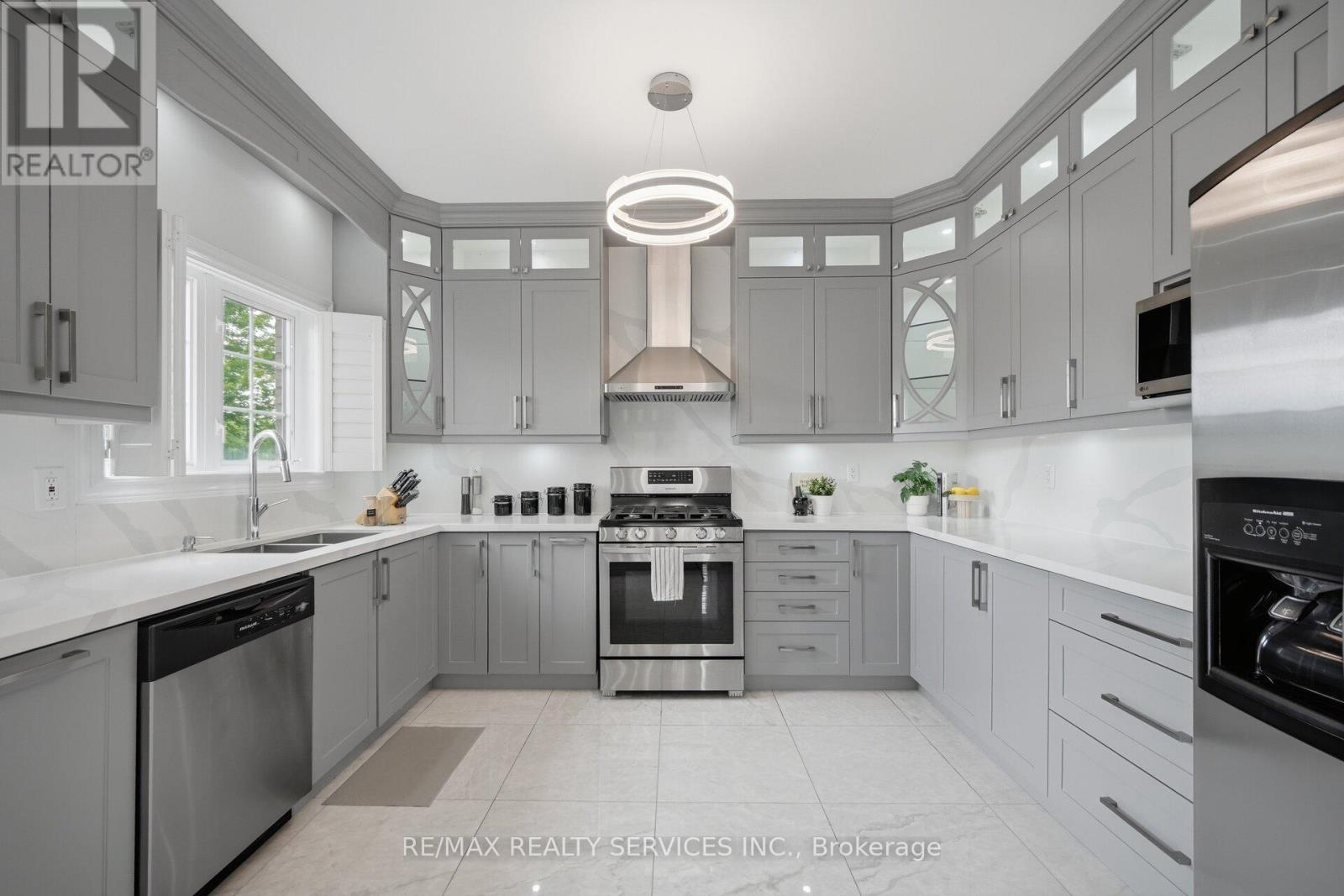 17 PEFFERLAW CIRCLE - 11