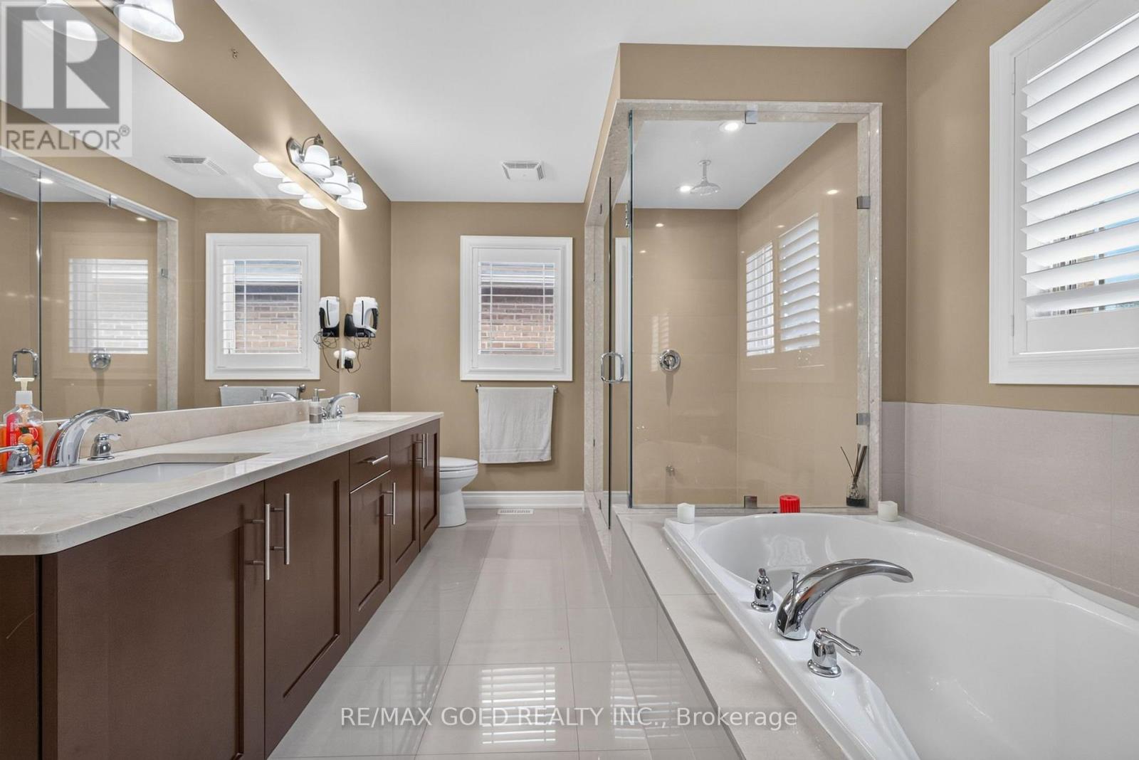 6 AYRSHIRE COURT - Image 18