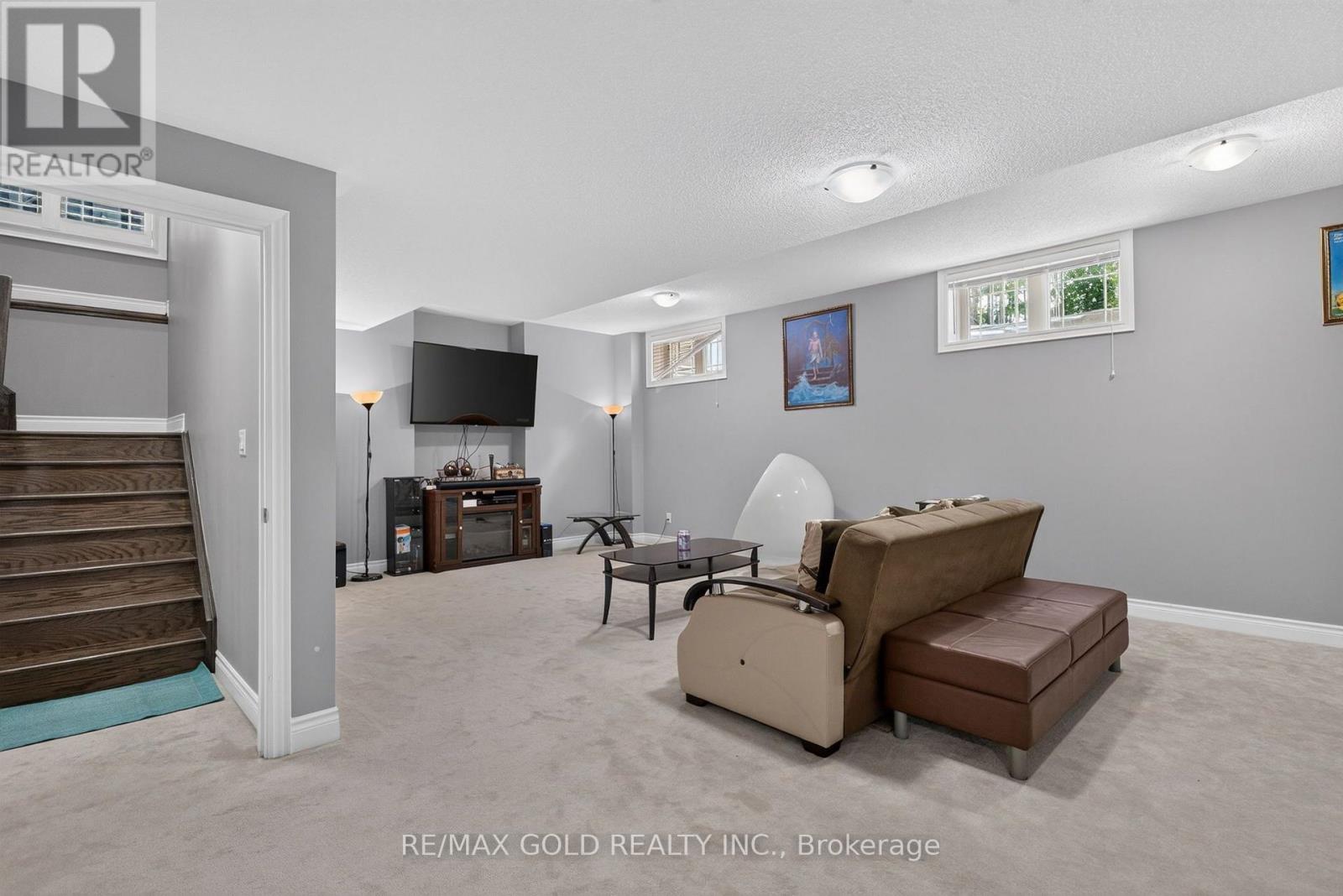 6 AYRSHIRE COURT - Image 39