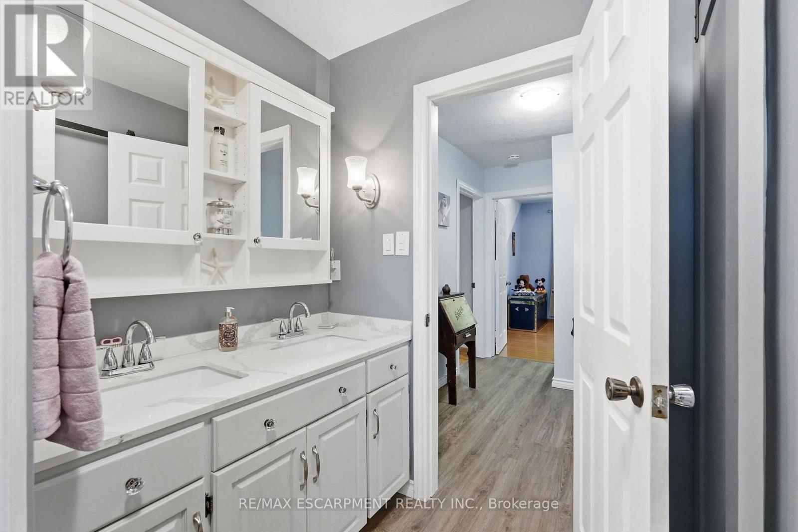 204 MAIN STREET E - 29