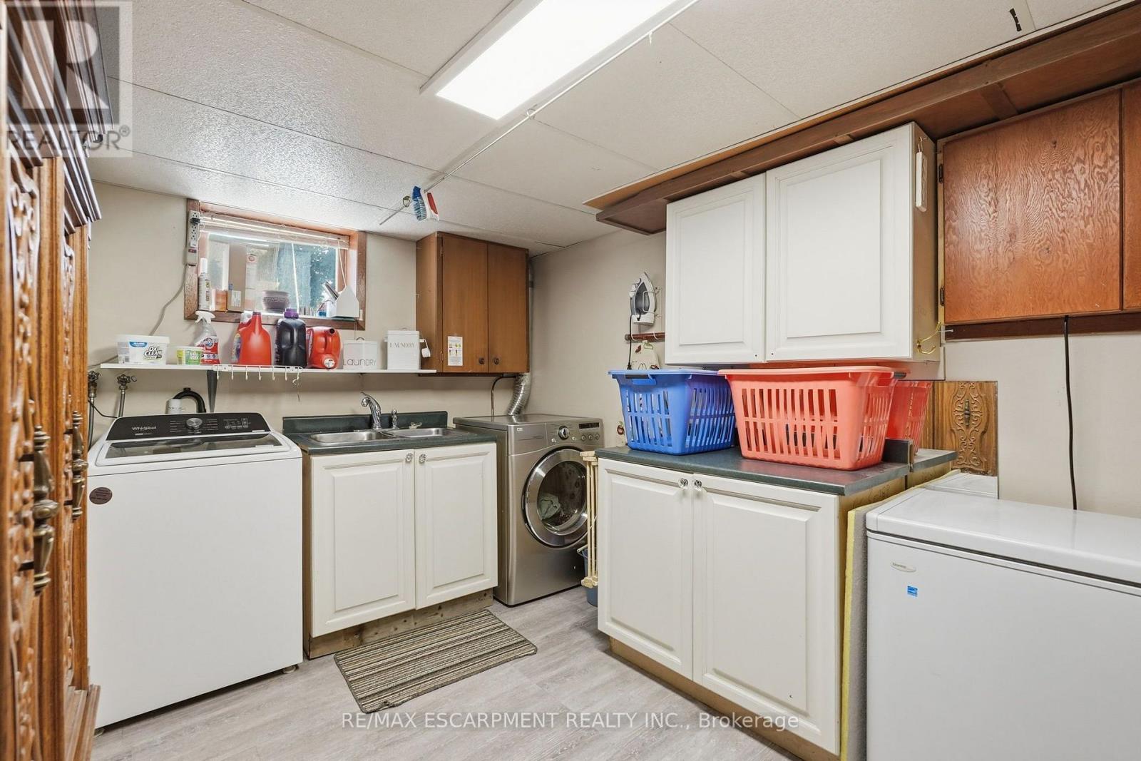 204 MAIN STREET E - 40